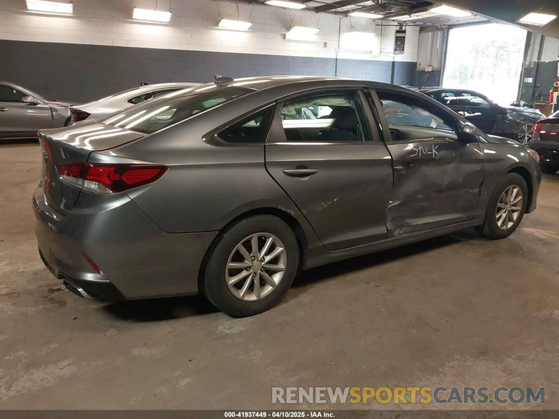4 Photograph of a damaged car 5NPE24AF2KH734400 HYUNDAI SONATA 2019