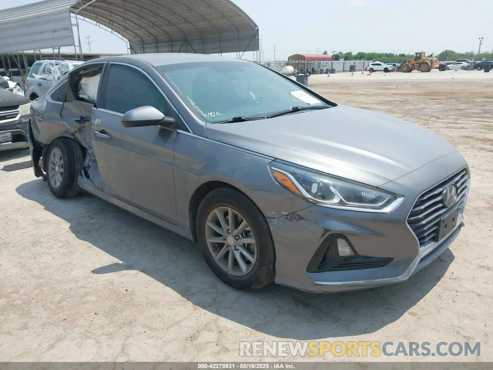 1 Photograph of a damaged car 5NPE24AF2KH738625 HYUNDAI SONATA 2019