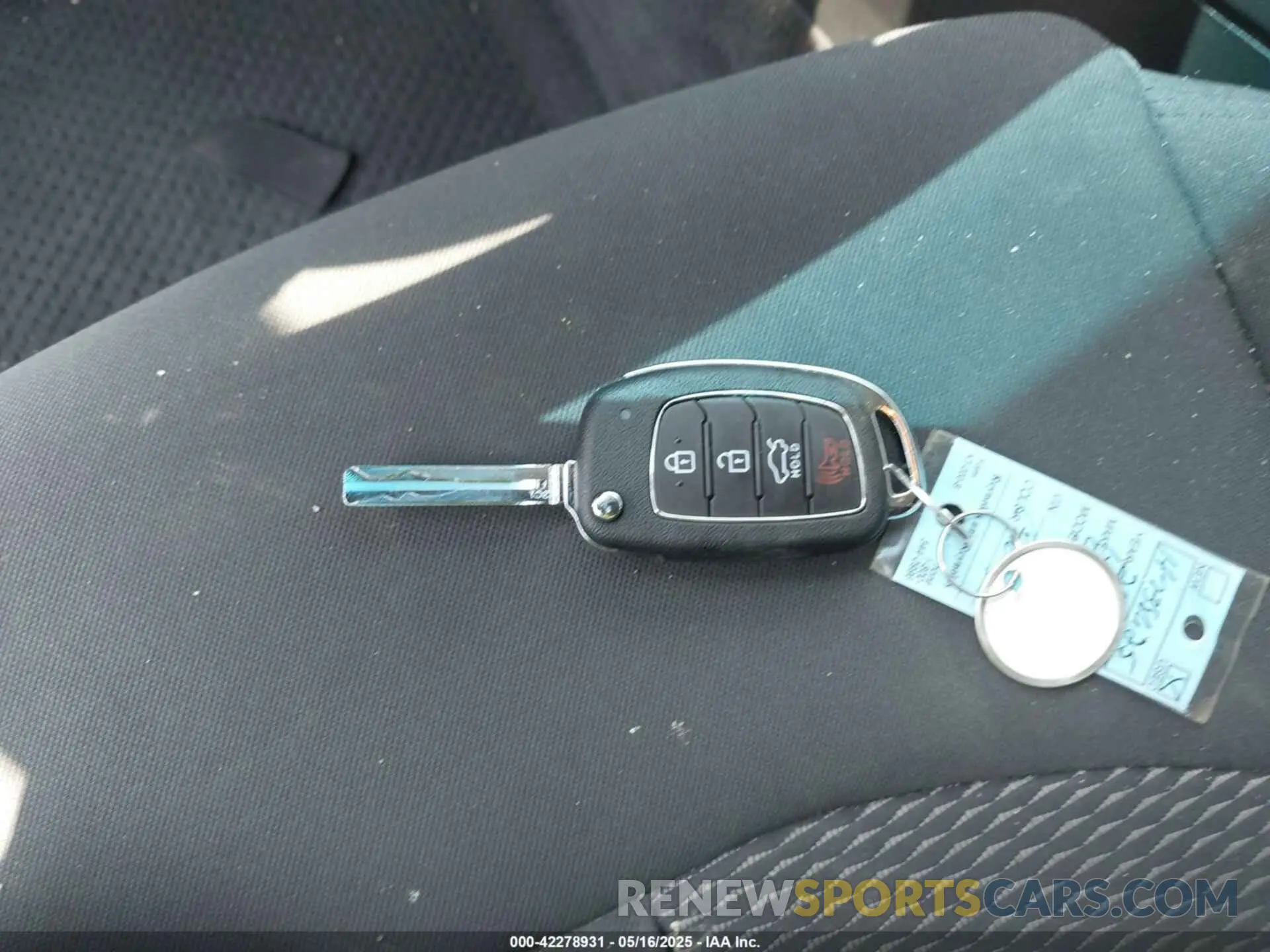 11 Photograph of a damaged car 5NPE24AF2KH738625 HYUNDAI SONATA 2019