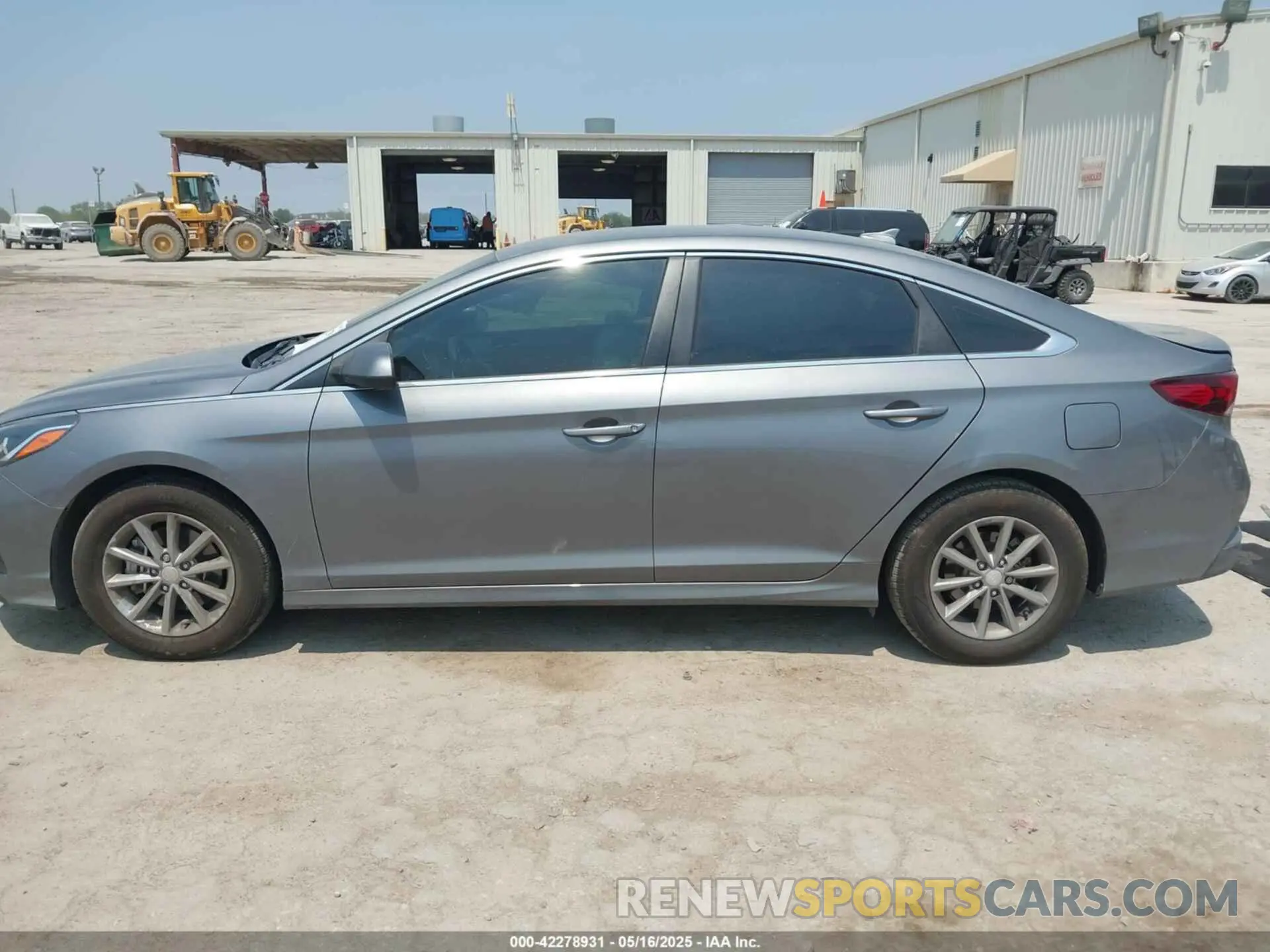 14 Photograph of a damaged car 5NPE24AF2KH738625 HYUNDAI SONATA 2019