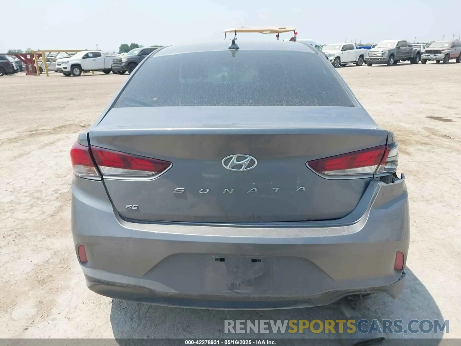 16 Photograph of a damaged car 5NPE24AF2KH738625 HYUNDAI SONATA 2019