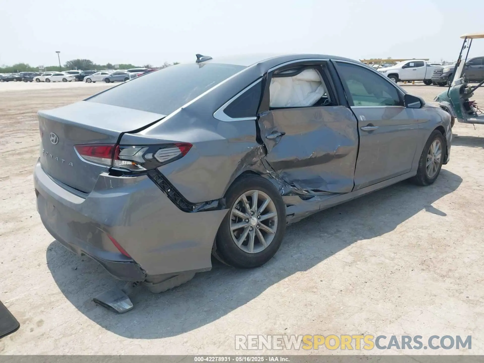 4 Photograph of a damaged car 5NPE24AF2KH738625 HYUNDAI SONATA 2019