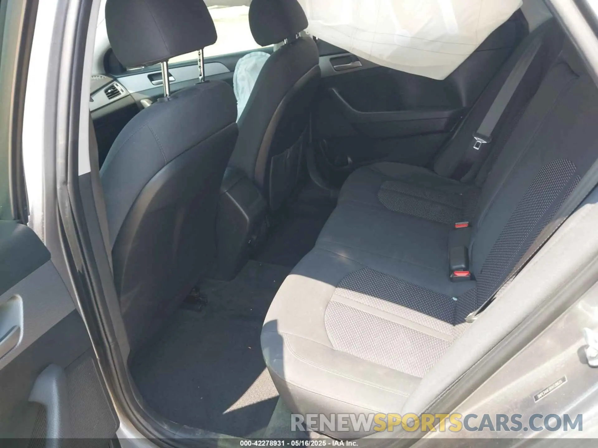 8 Photograph of a damaged car 5NPE24AF2KH738625 HYUNDAI SONATA 2019