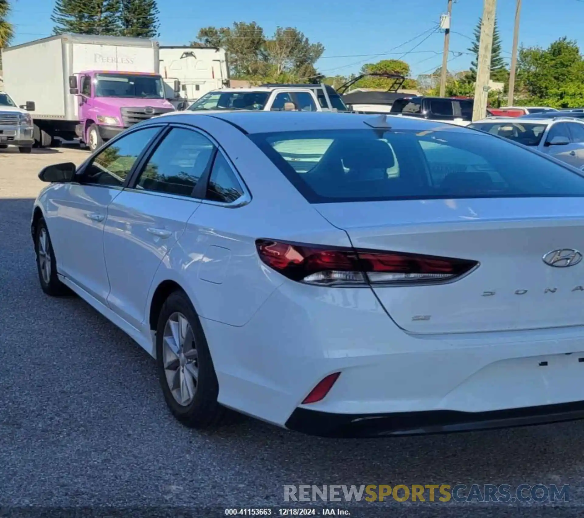 3 Photograph of a damaged car 5NPE24AF2KH739533 HYUNDAI SONATA 2019