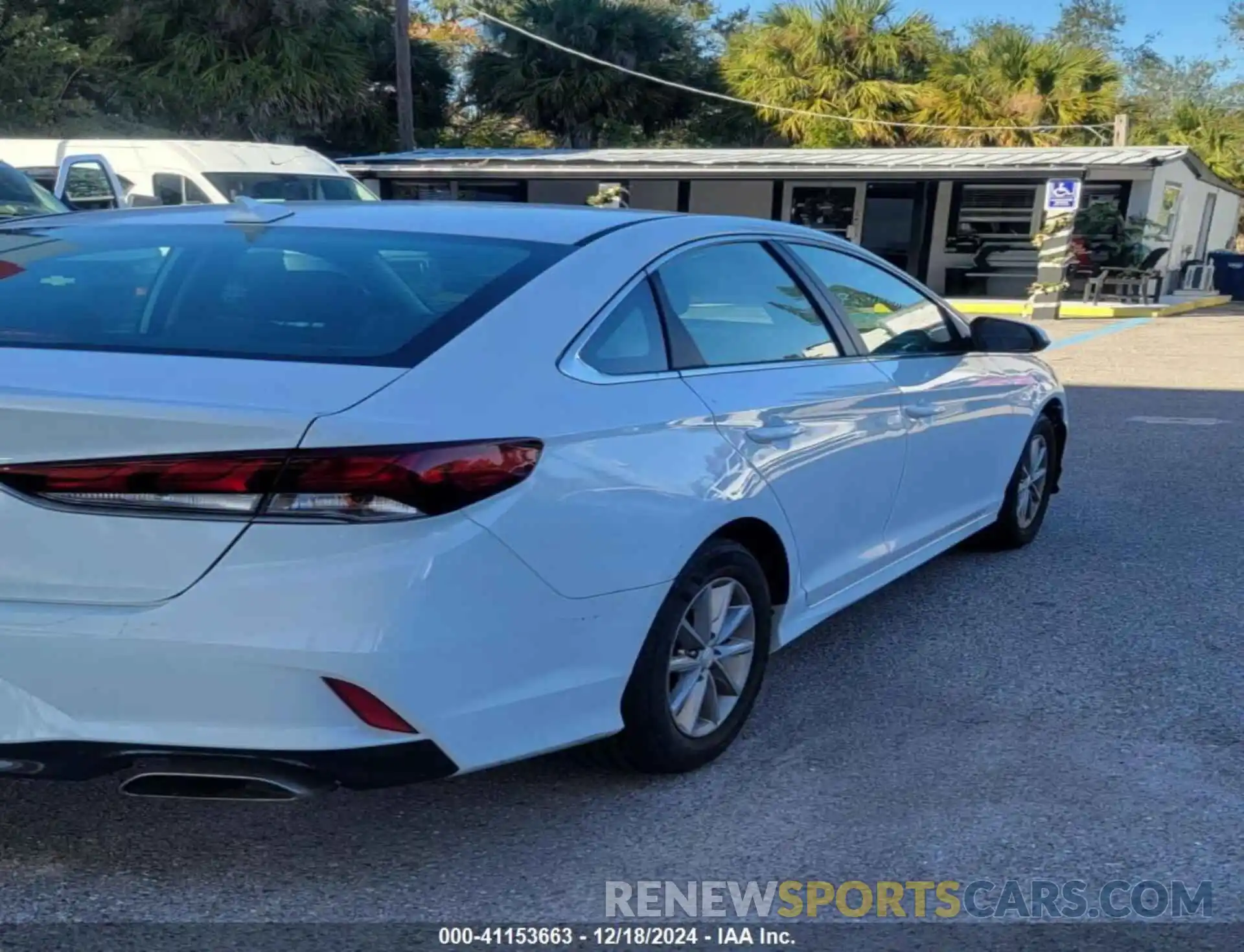 4 Photograph of a damaged car 5NPE24AF2KH739533 HYUNDAI SONATA 2019