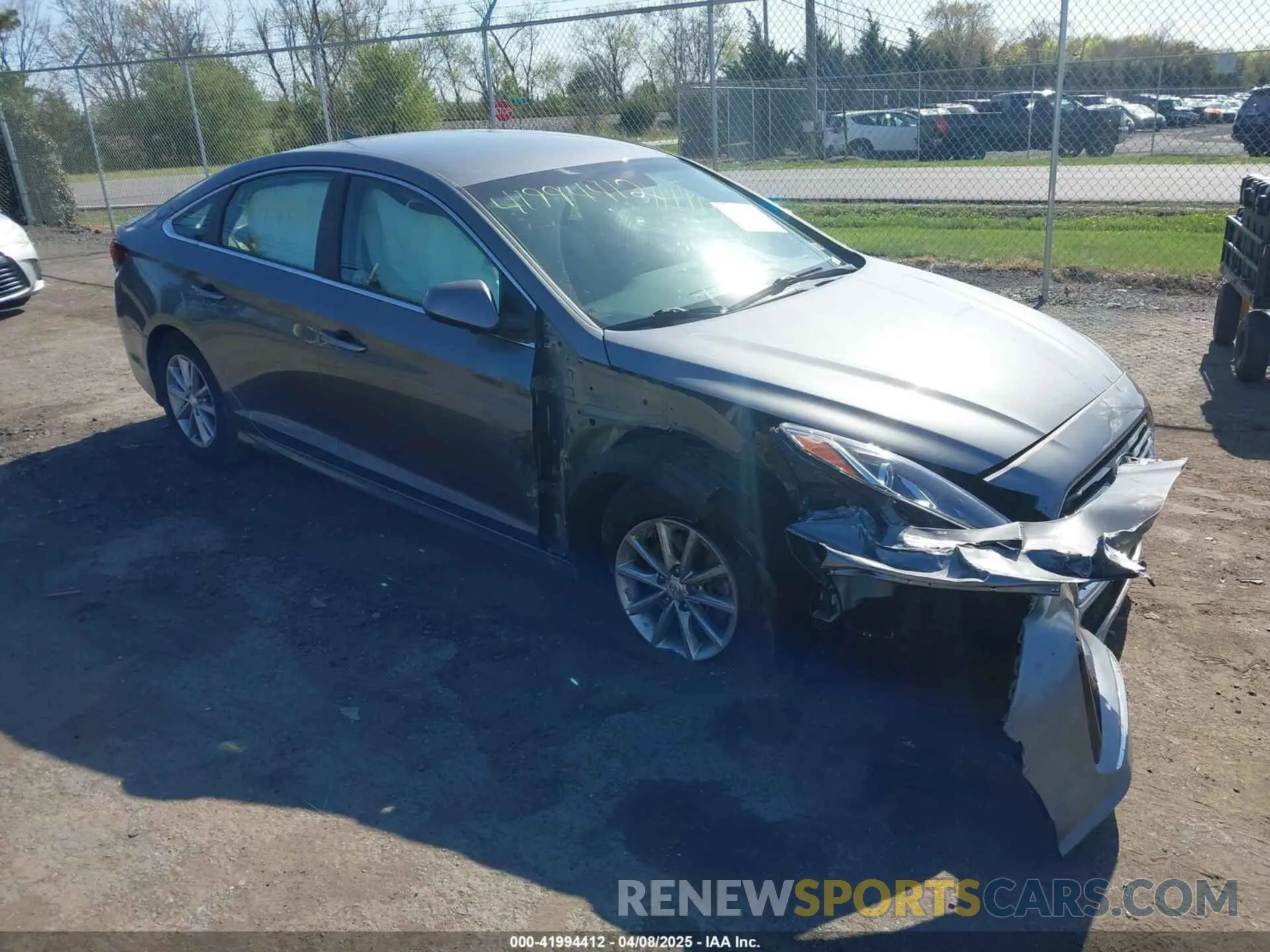 1 Photograph of a damaged car 5NPE24AF2KH740164 HYUNDAI SONATA 2019