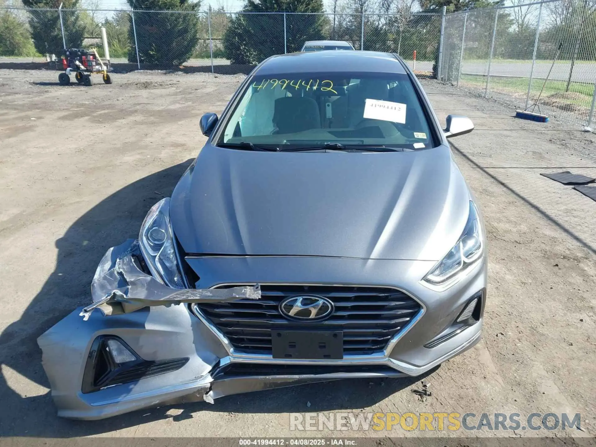 12 Photograph of a damaged car 5NPE24AF2KH740164 HYUNDAI SONATA 2019