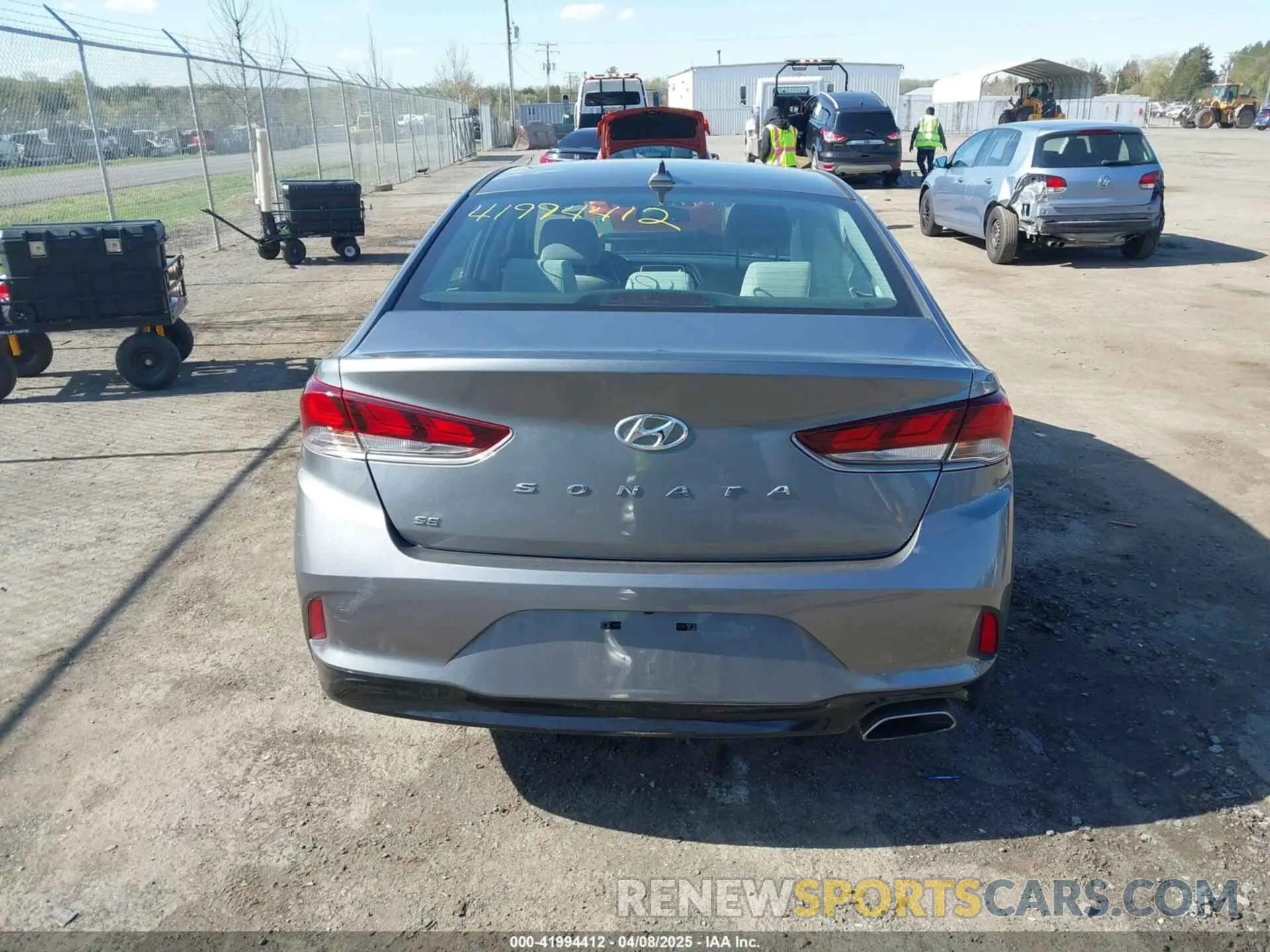 16 Photograph of a damaged car 5NPE24AF2KH740164 HYUNDAI SONATA 2019