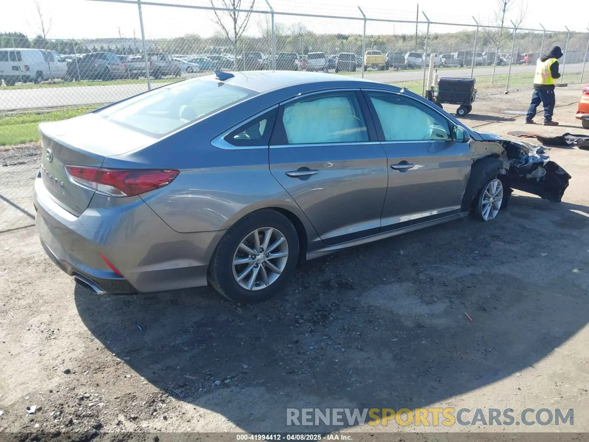 4 Photograph of a damaged car 5NPE24AF2KH740164 HYUNDAI SONATA 2019