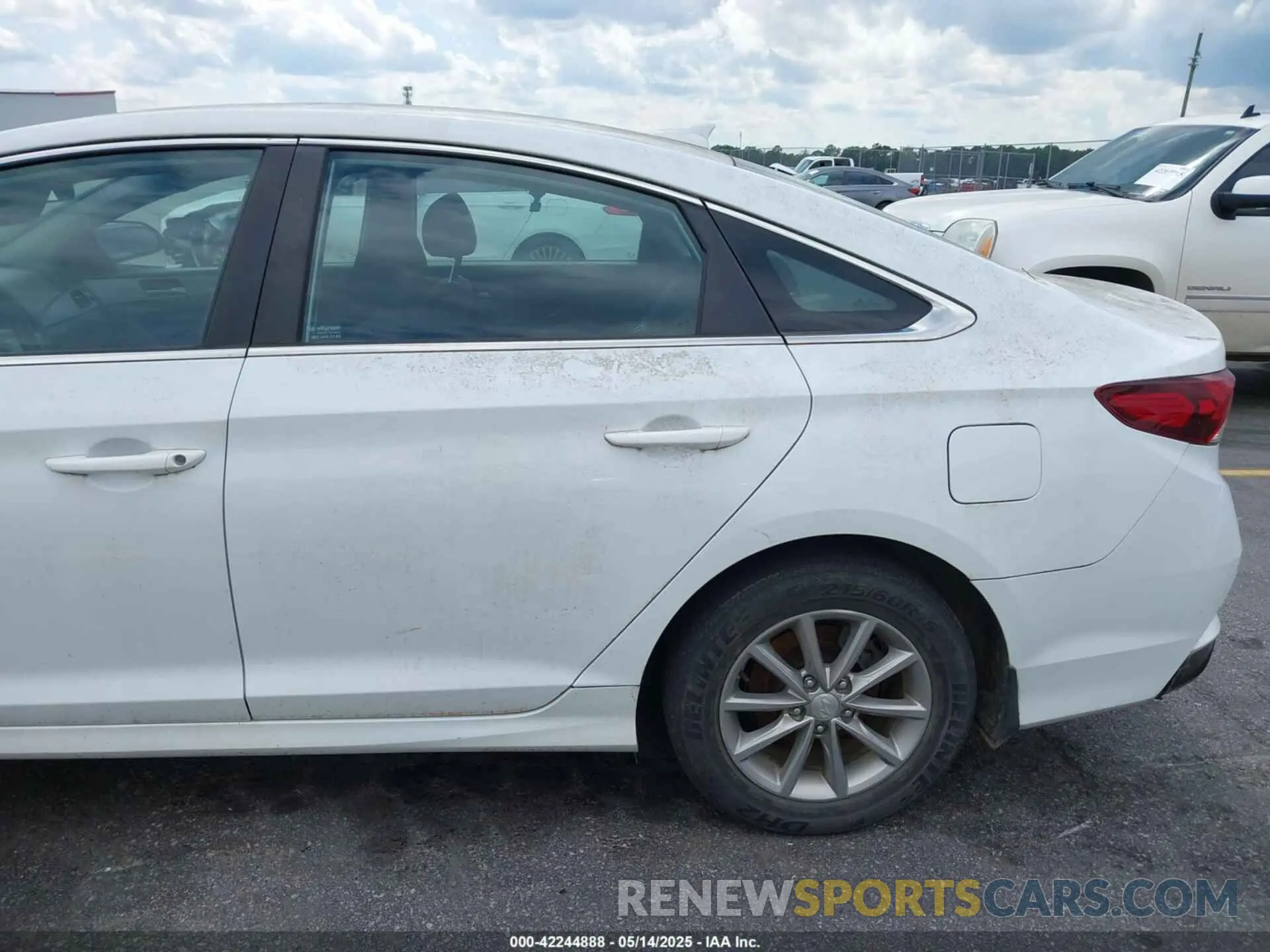 17 Photograph of a damaged car 5NPE24AF2KH740200 HYUNDAI SONATA 2019