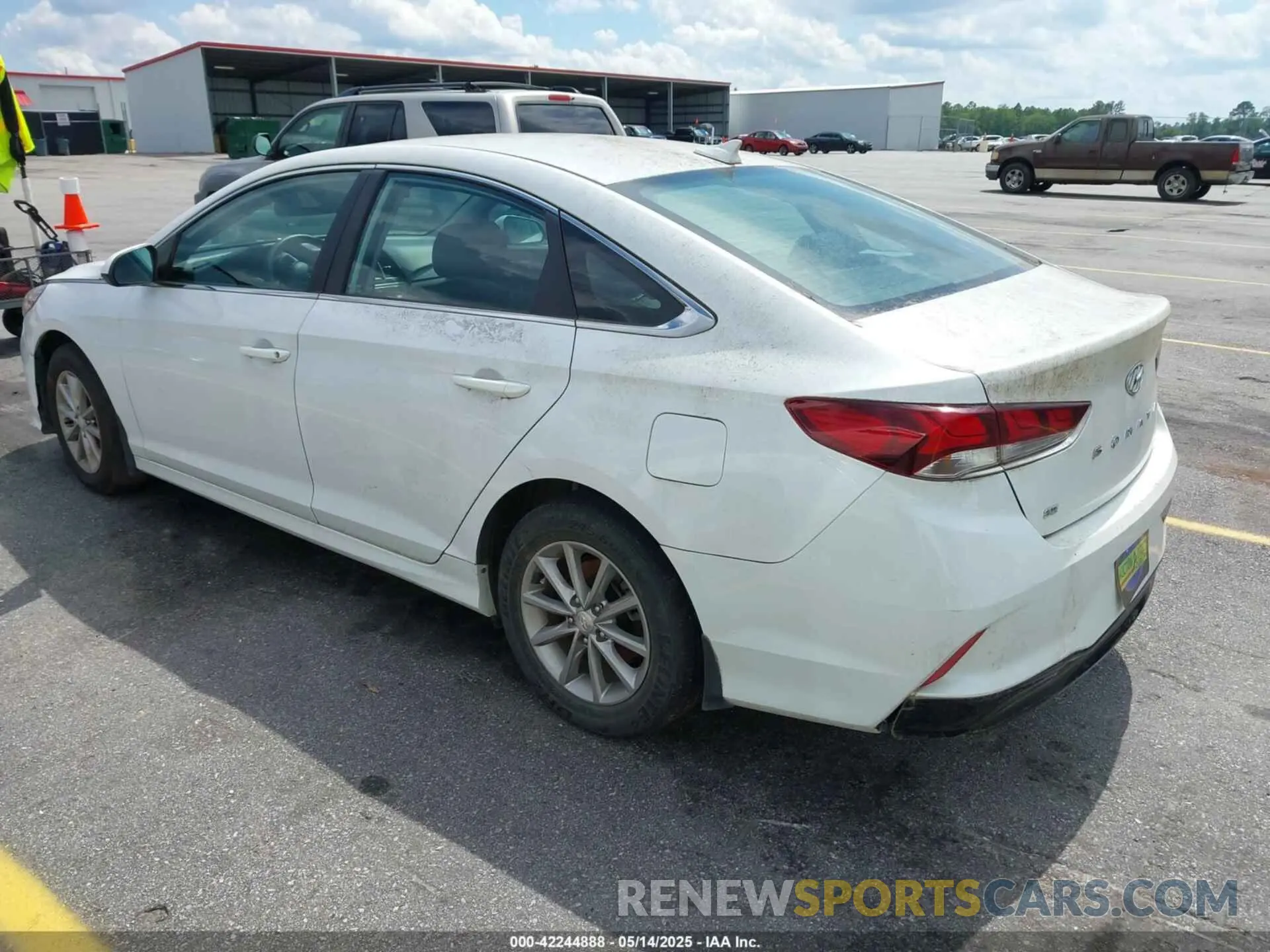 3 Photograph of a damaged car 5NPE24AF2KH740200 HYUNDAI SONATA 2019