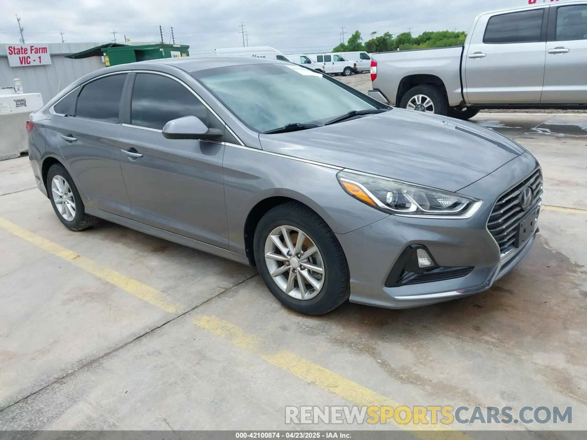 1 Photograph of a damaged car 5NPE24AF2KH745414 HYUNDAI SONATA 2019