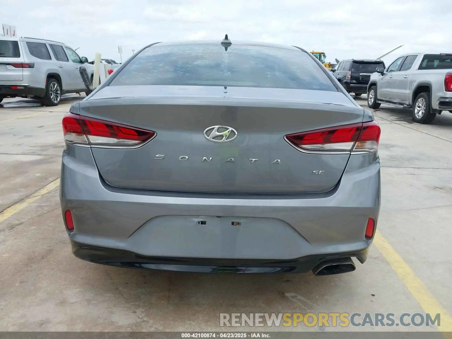 16 Photograph of a damaged car 5NPE24AF2KH745414 HYUNDAI SONATA 2019
