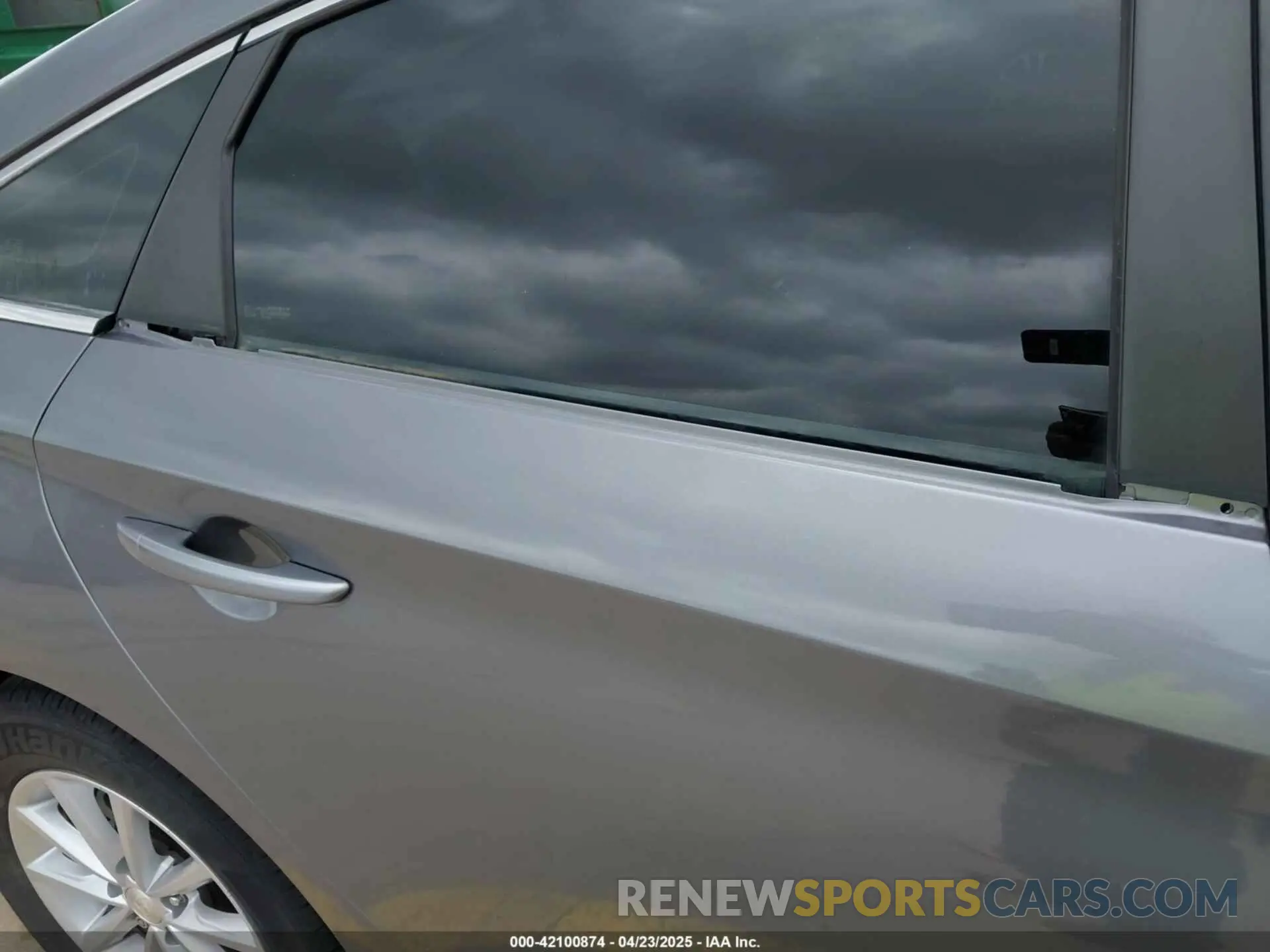 17 Photograph of a damaged car 5NPE24AF2KH745414 HYUNDAI SONATA 2019