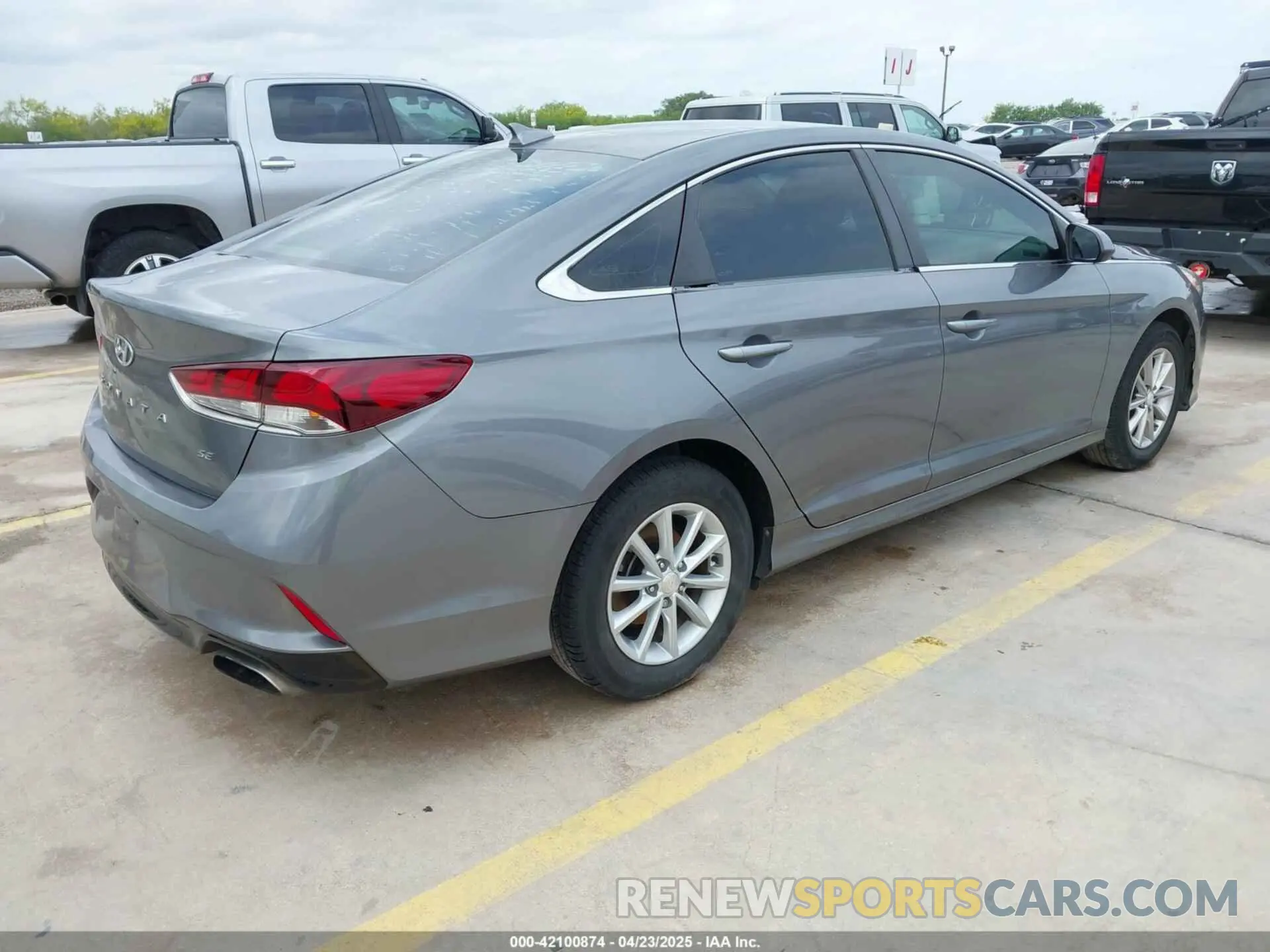 4 Photograph of a damaged car 5NPE24AF2KH745414 HYUNDAI SONATA 2019