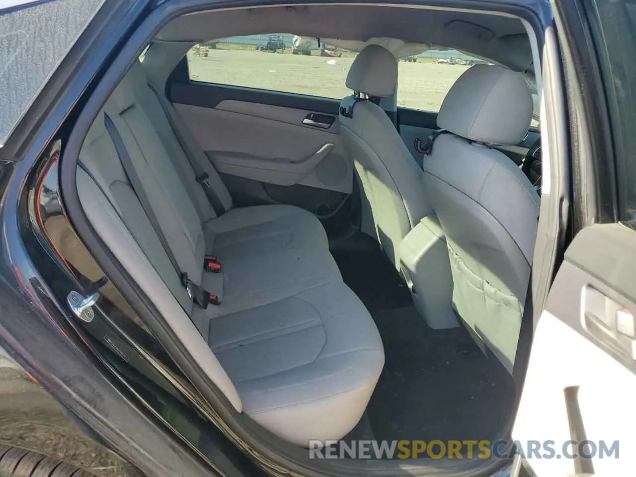 10 Photograph of a damaged car 5NPE24AF2KH745879 HYUNDAI SONATA 2019