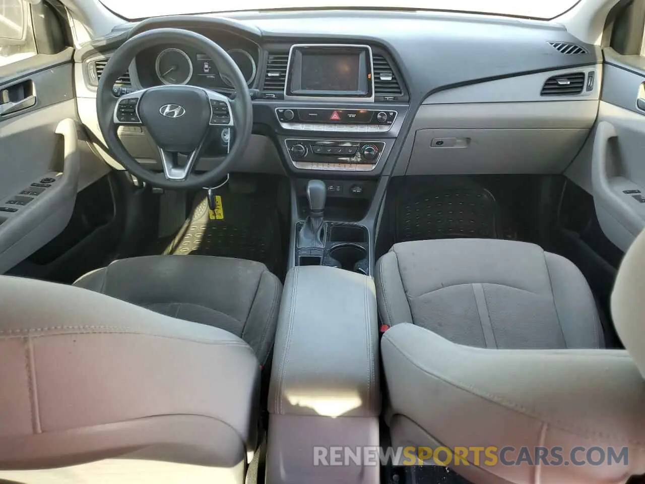 8 Photograph of a damaged car 5NPE24AF2KH745879 HYUNDAI SONATA 2019