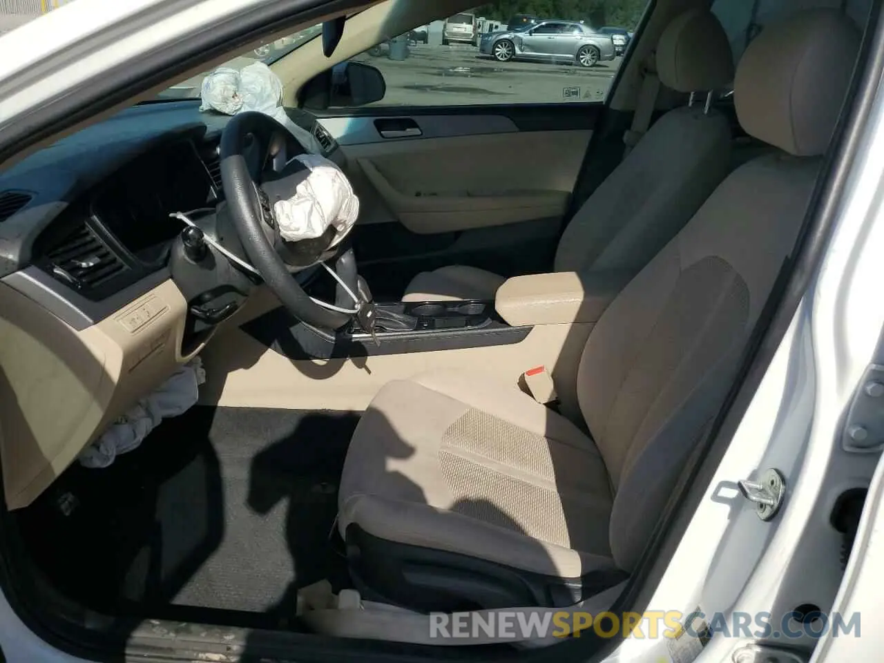 7 Photograph of a damaged car 5NPE24AF2KH748667 HYUNDAI SONATA 2019