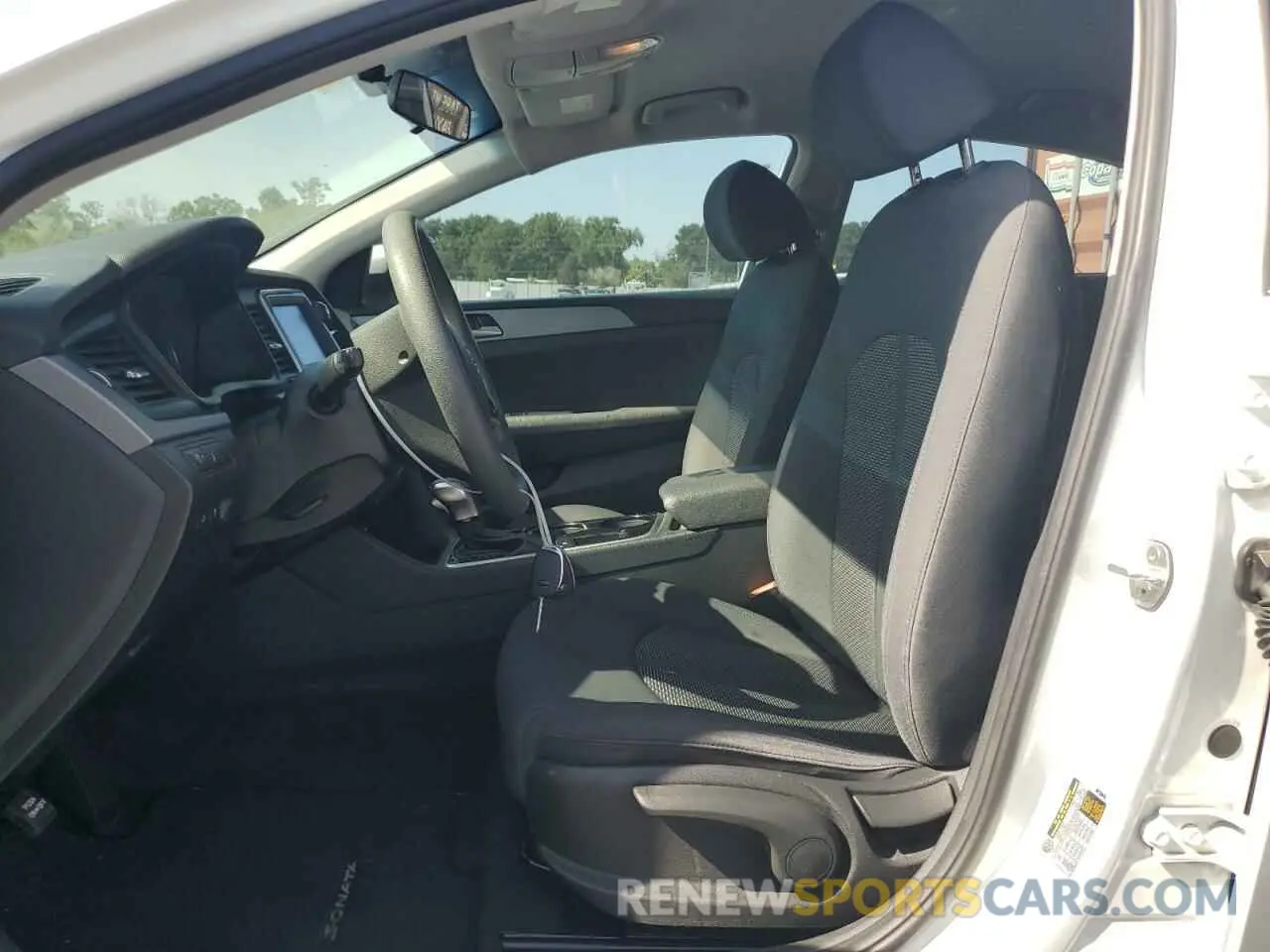 7 Photograph of a damaged car 5NPE24AF2KH751424 HYUNDAI SONATA 2019