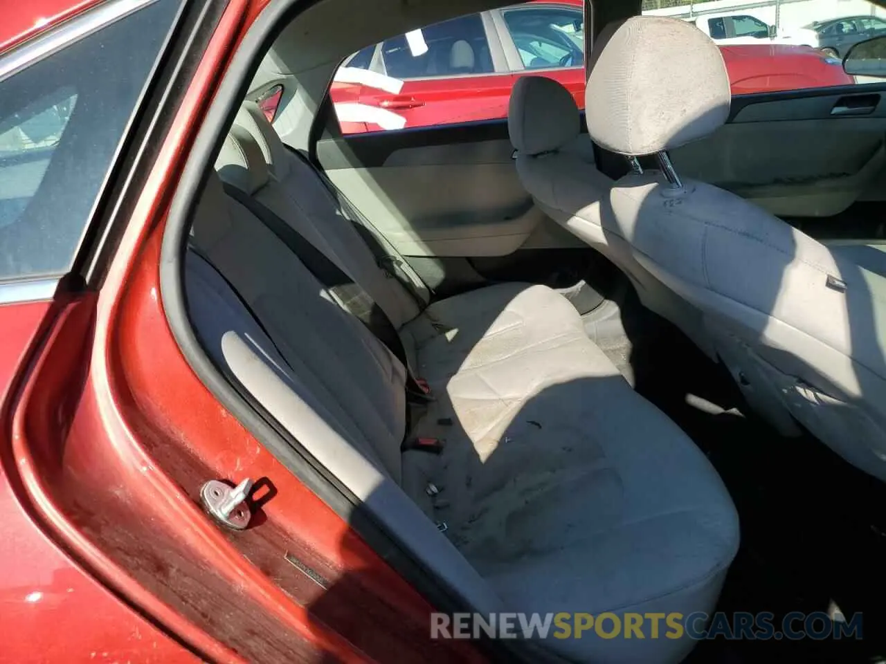 10 Photograph of a damaged car 5NPE24AF2KH751522 HYUNDAI SONATA 2019