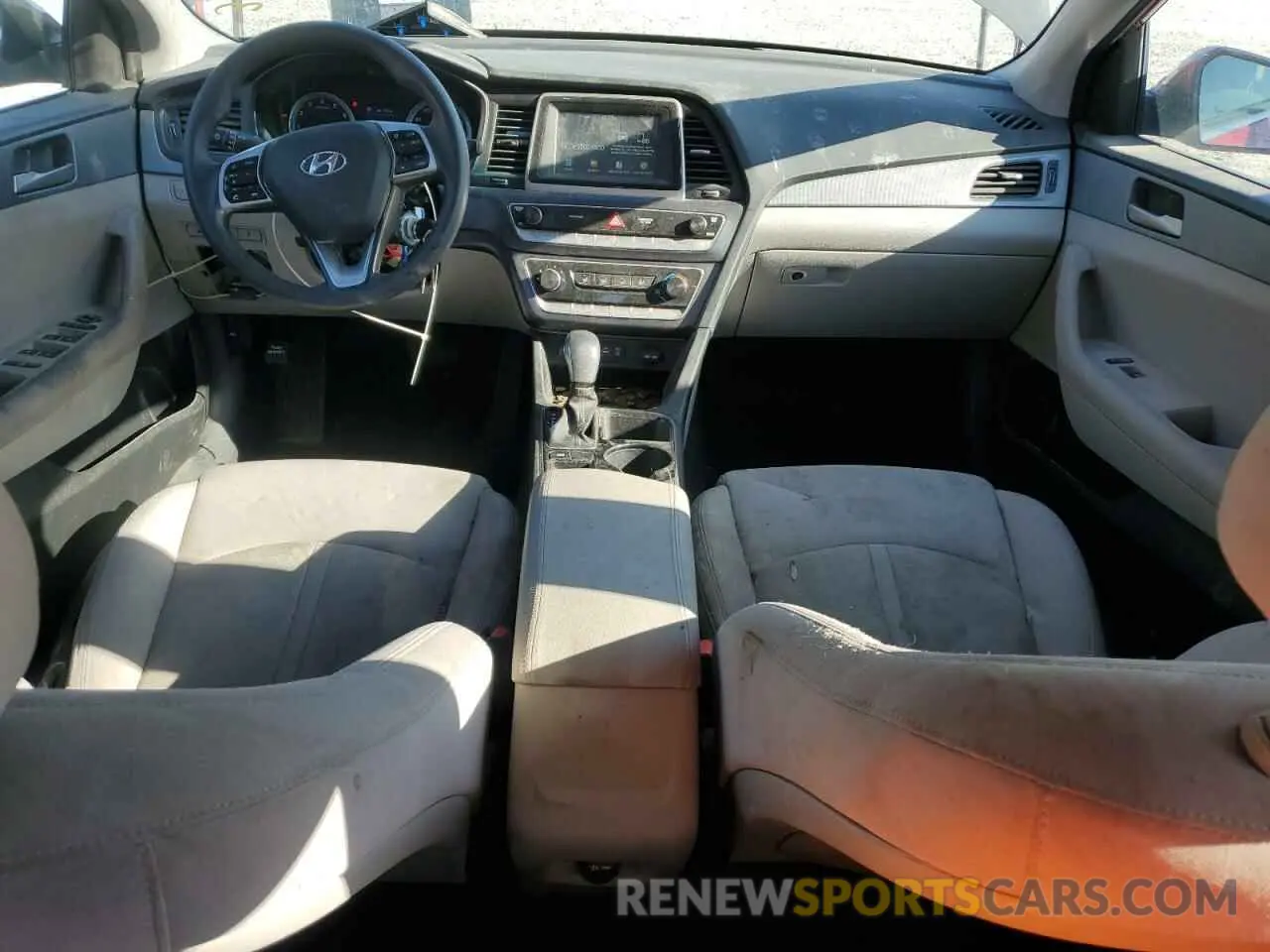 8 Photograph of a damaged car 5NPE24AF2KH751522 HYUNDAI SONATA 2019