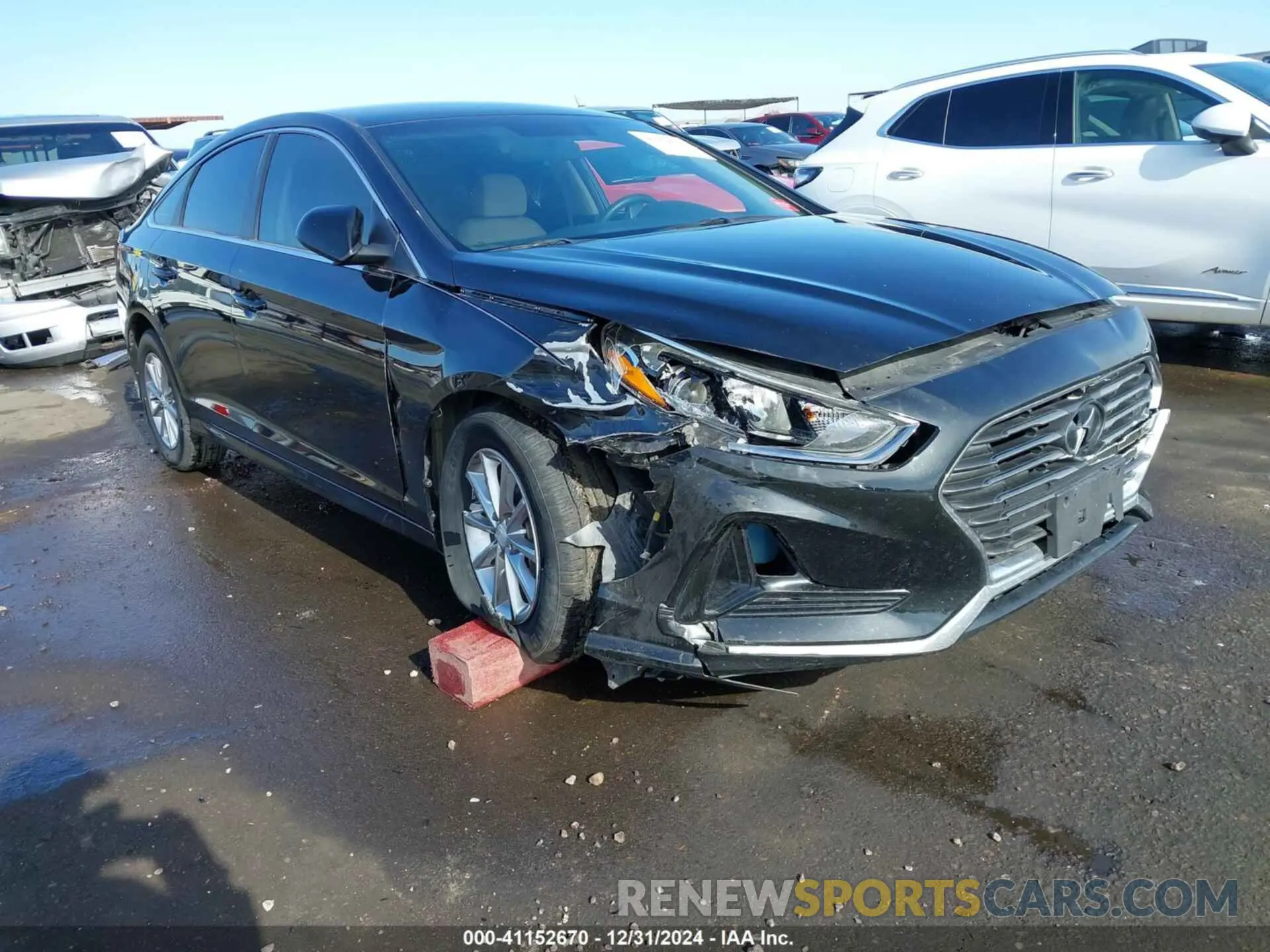 1 Photograph of a damaged car 5NPE24AF2KH755540 HYUNDAI SONATA 2019
