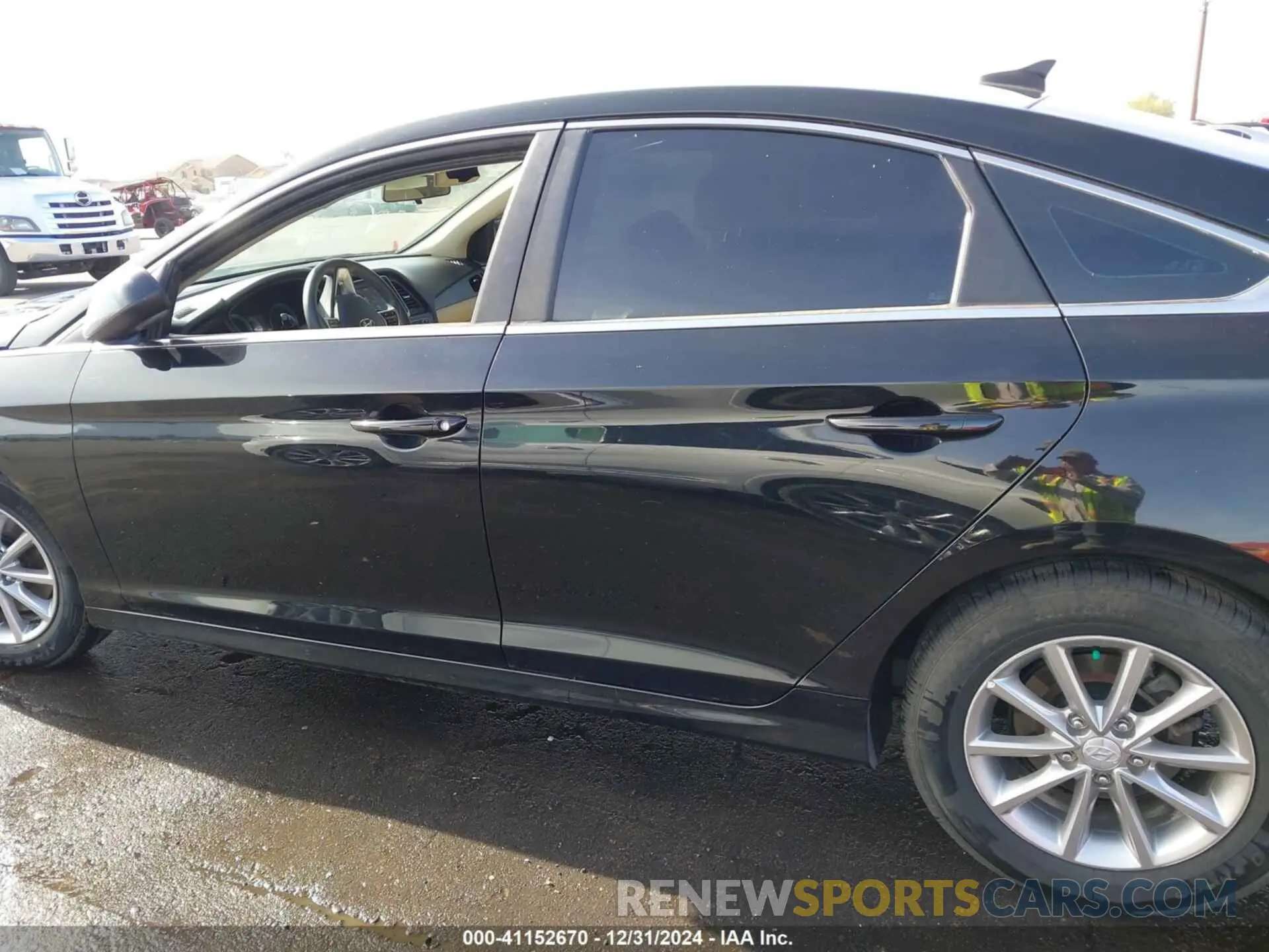 14 Photograph of a damaged car 5NPE24AF2KH755540 HYUNDAI SONATA 2019