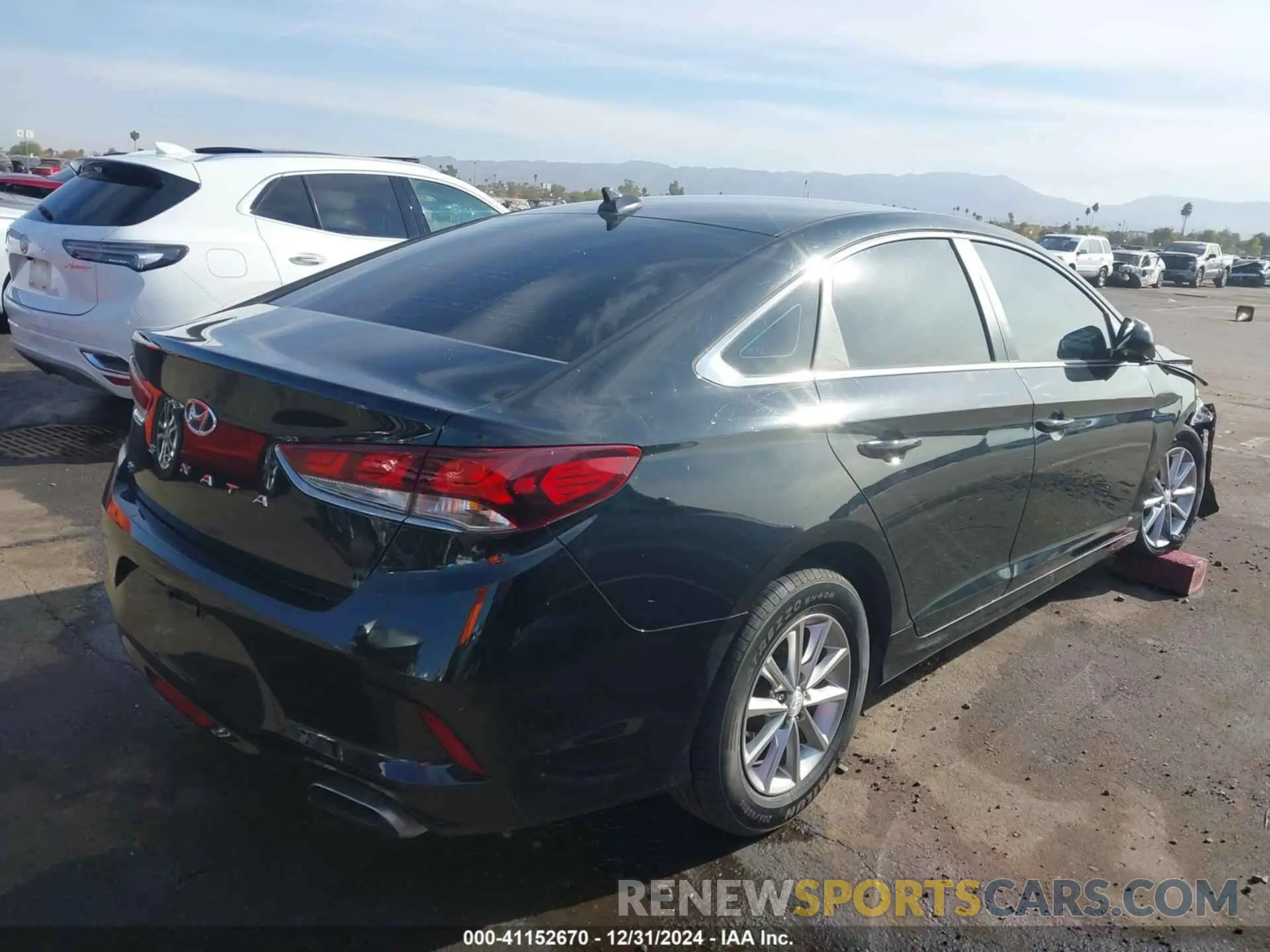 4 Photograph of a damaged car 5NPE24AF2KH755540 HYUNDAI SONATA 2019