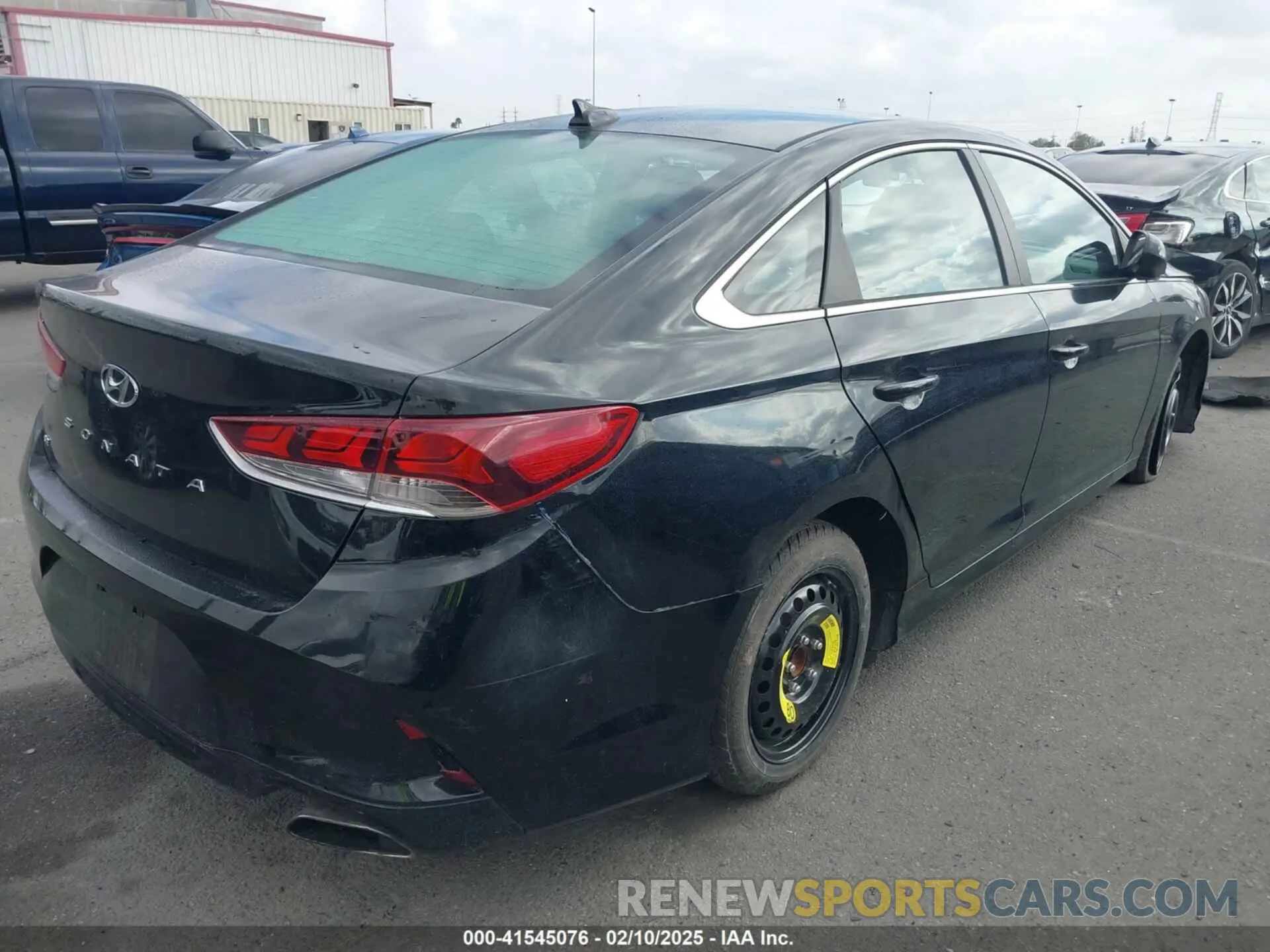 4 Photograph of a damaged car 5NPE24AF2KH769003 HYUNDAI SONATA 2019