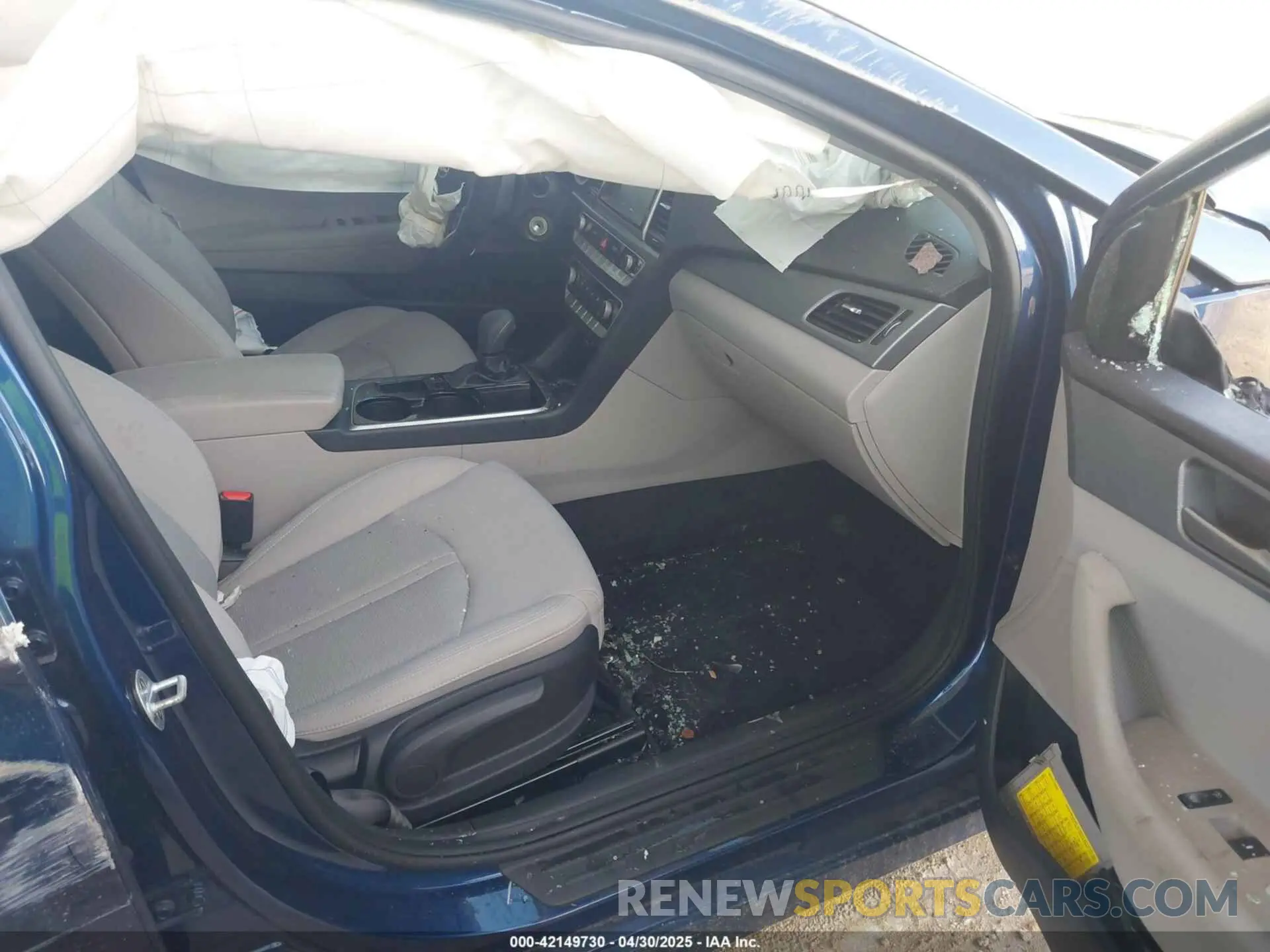 5 Photograph of a damaged car 5NPE24AF2KH780972 HYUNDAI SONATA 2019