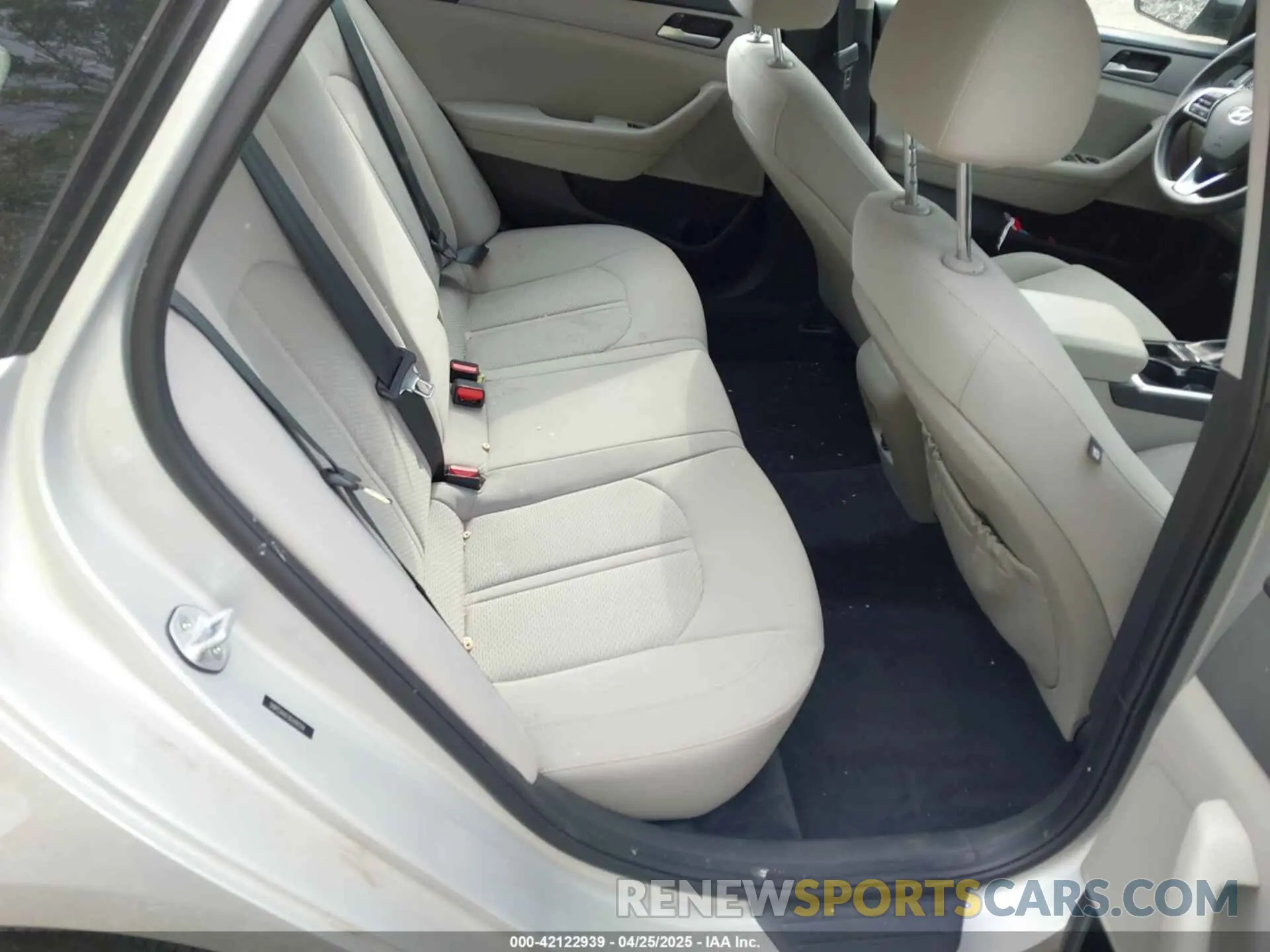 8 Photograph of a damaged car 5NPE24AF2KH781314 HYUNDAI SONATA 2019