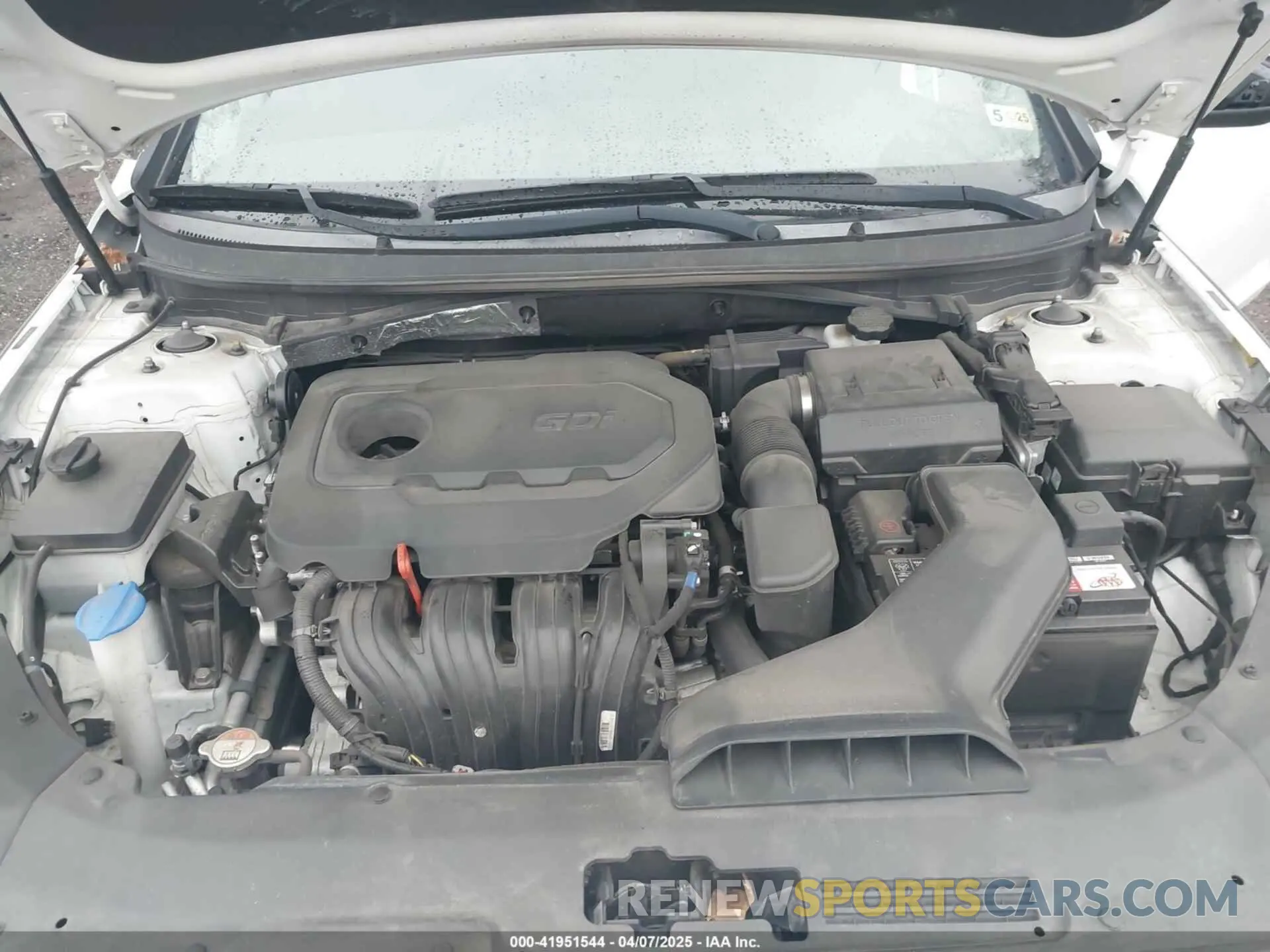 10 Photograph of a damaged car 5NPE24AF2KH788733 HYUNDAI SONATA 2019