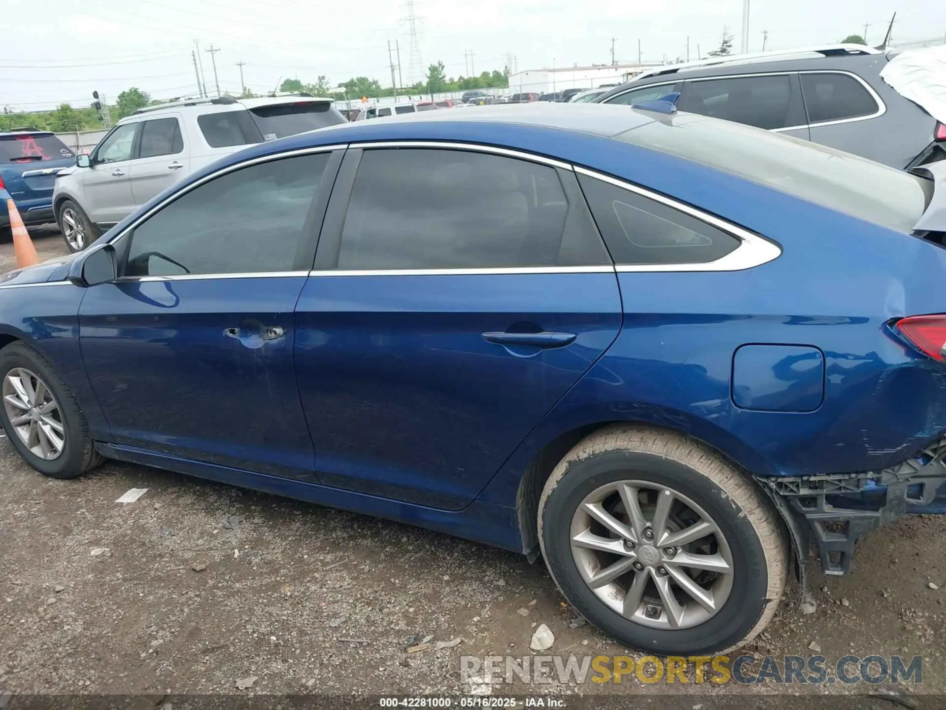 14 Photograph of a damaged car 5NPE24AF2KH789977 HYUNDAI SONATA 2019