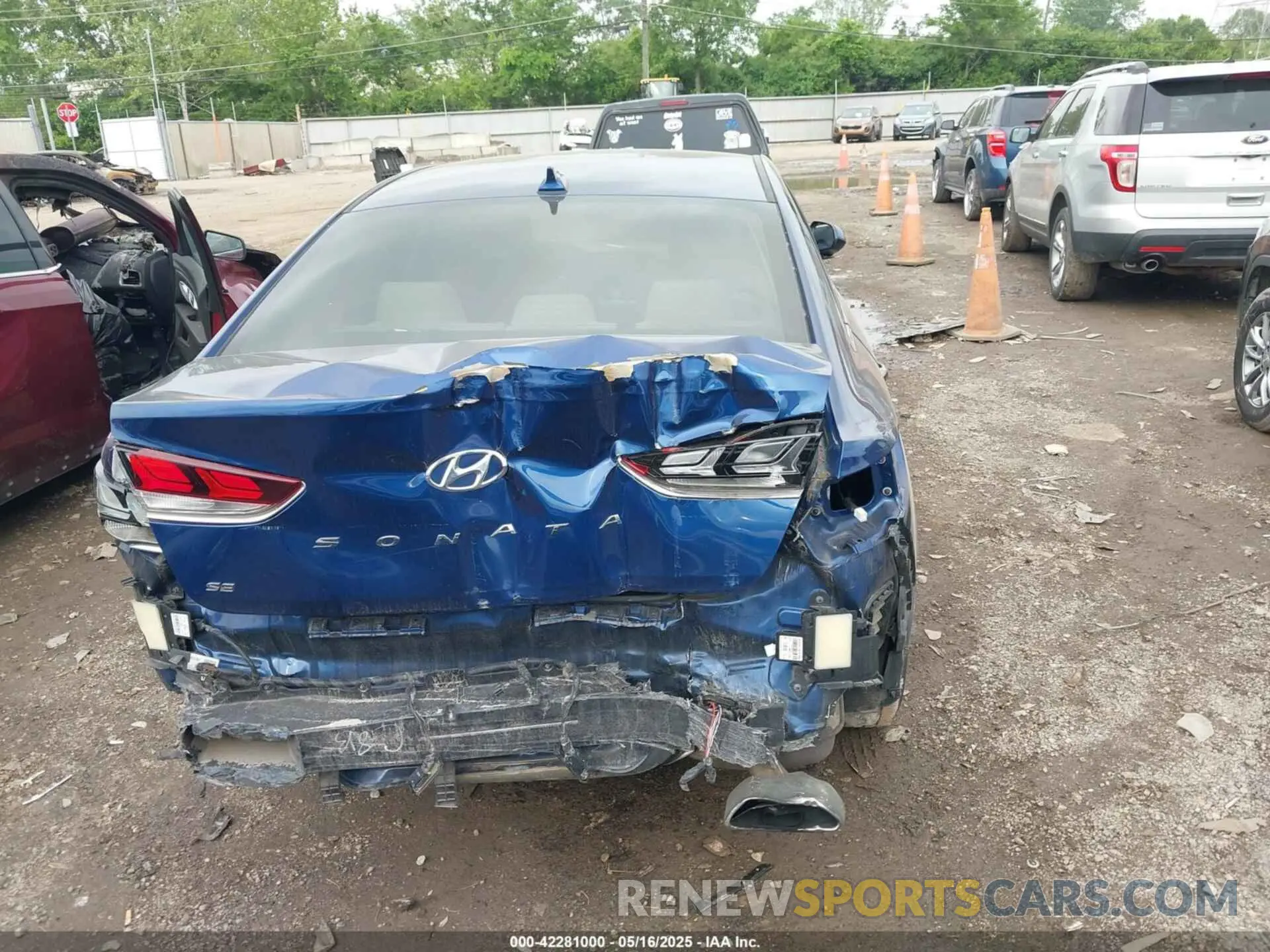 16 Photograph of a damaged car 5NPE24AF2KH789977 HYUNDAI SONATA 2019
