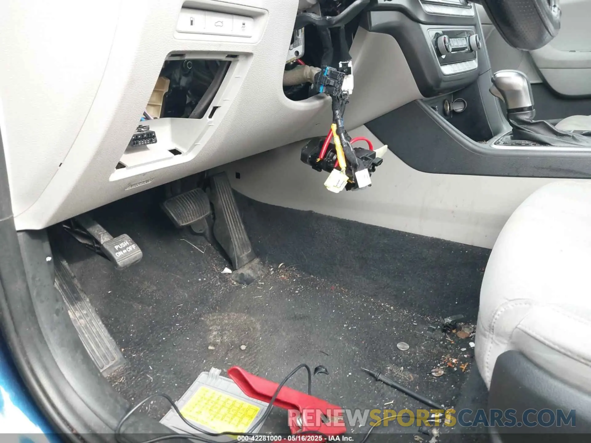 19 Photograph of a damaged car 5NPE24AF2KH789977 HYUNDAI SONATA 2019
