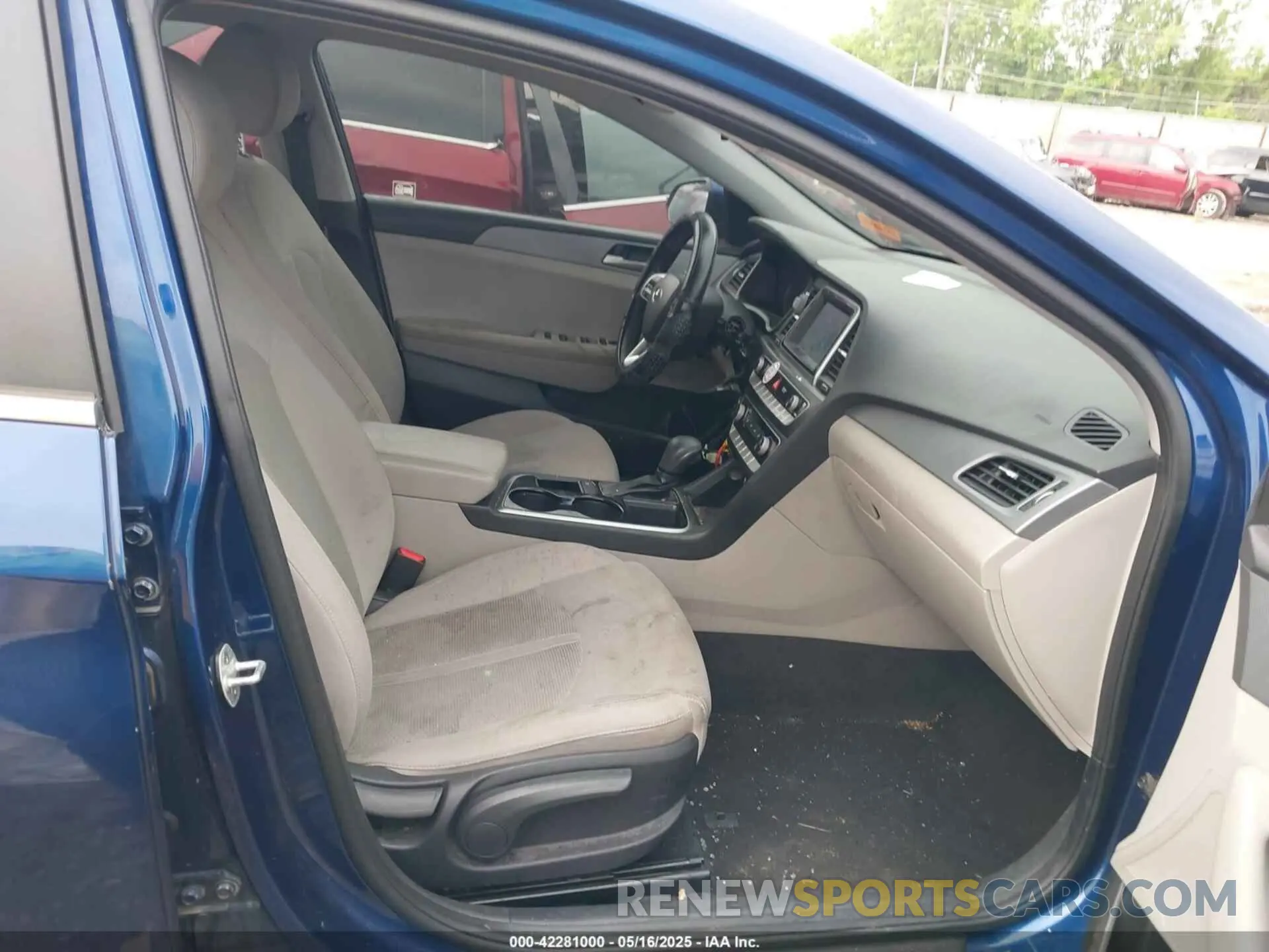 5 Photograph of a damaged car 5NPE24AF2KH789977 HYUNDAI SONATA 2019