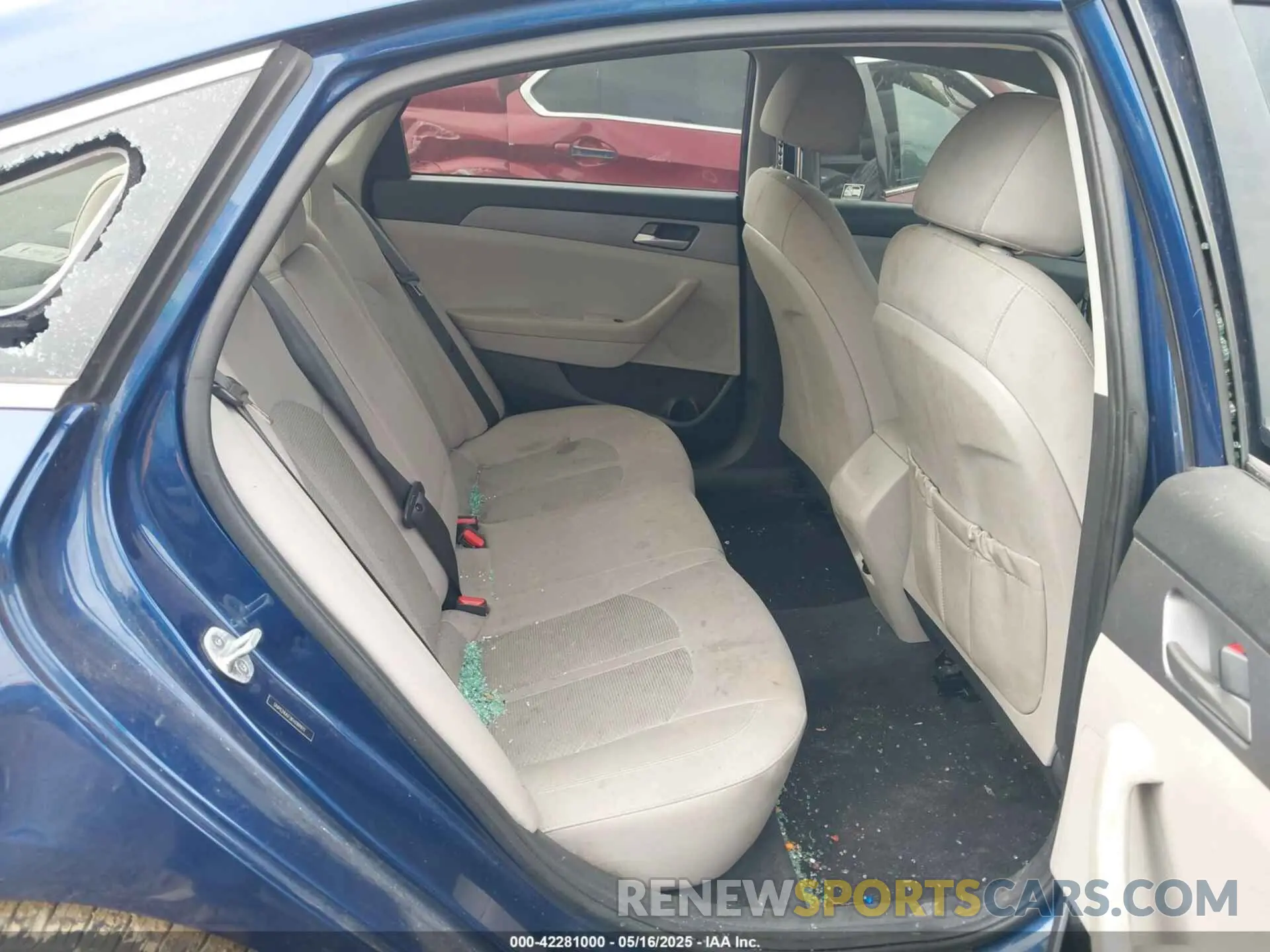 8 Photograph of a damaged car 5NPE24AF2KH789977 HYUNDAI SONATA 2019