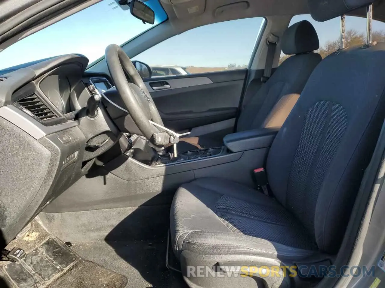 7 Photograph of a damaged car 5NPE24AF2KH803280 HYUNDAI SONATA 2019