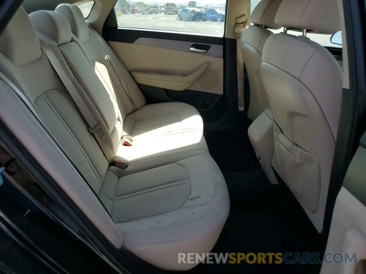 10 Photograph of a damaged car 5NPE24AF2KH807992 HYUNDAI SONATA 2019