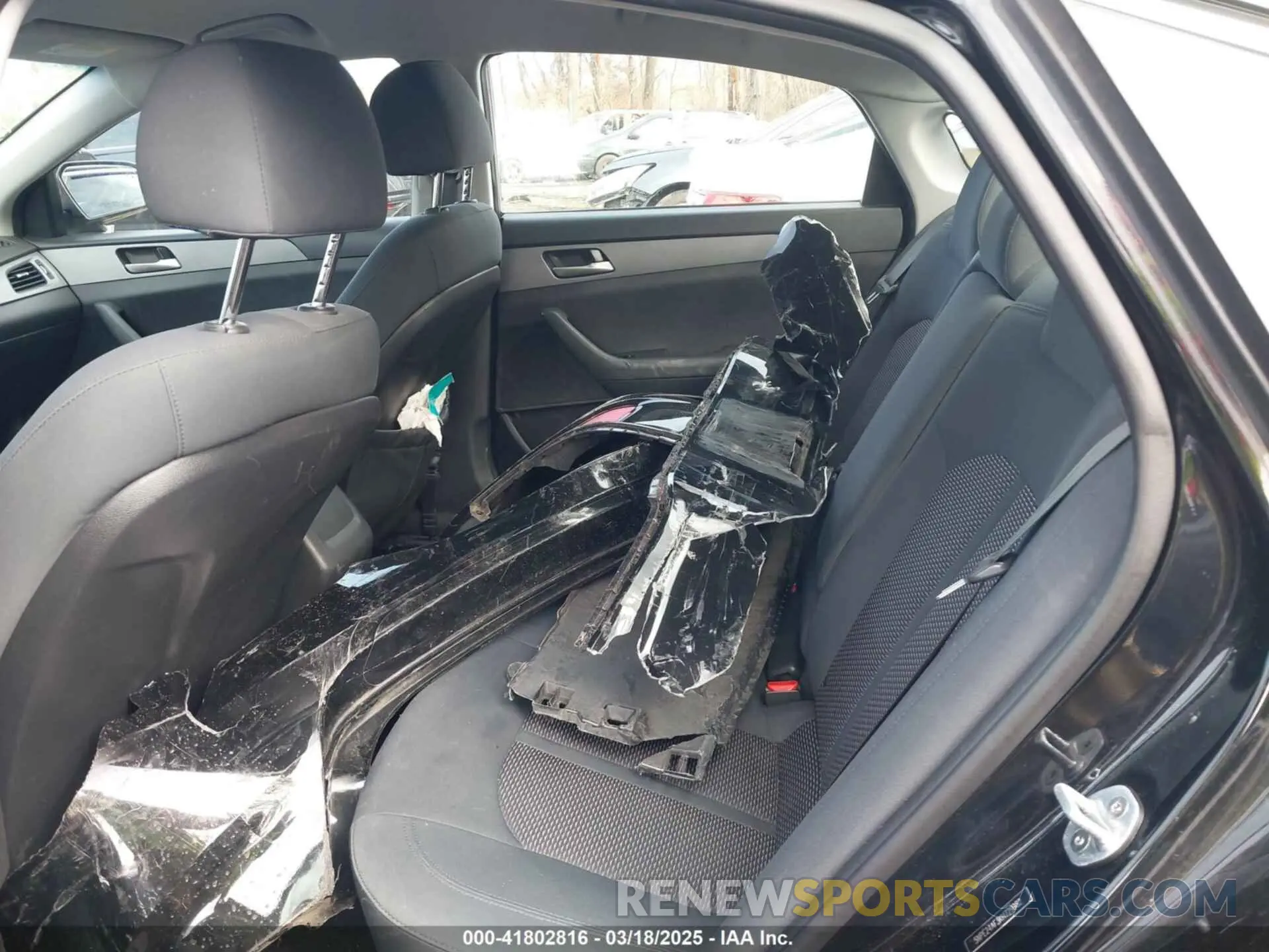 8 Photograph of a damaged car 5NPE24AF3KH729982 HYUNDAI SONATA 2019