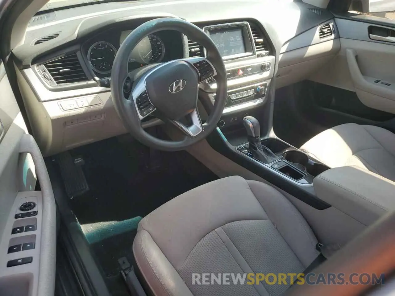8 Photograph of a damaged car 5NPE24AF3KH733045 HYUNDAI SONATA 2019