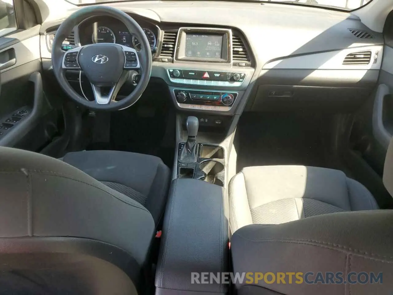 8 Photograph of a damaged car 5NPE24AF3KH737001 HYUNDAI SONATA 2019