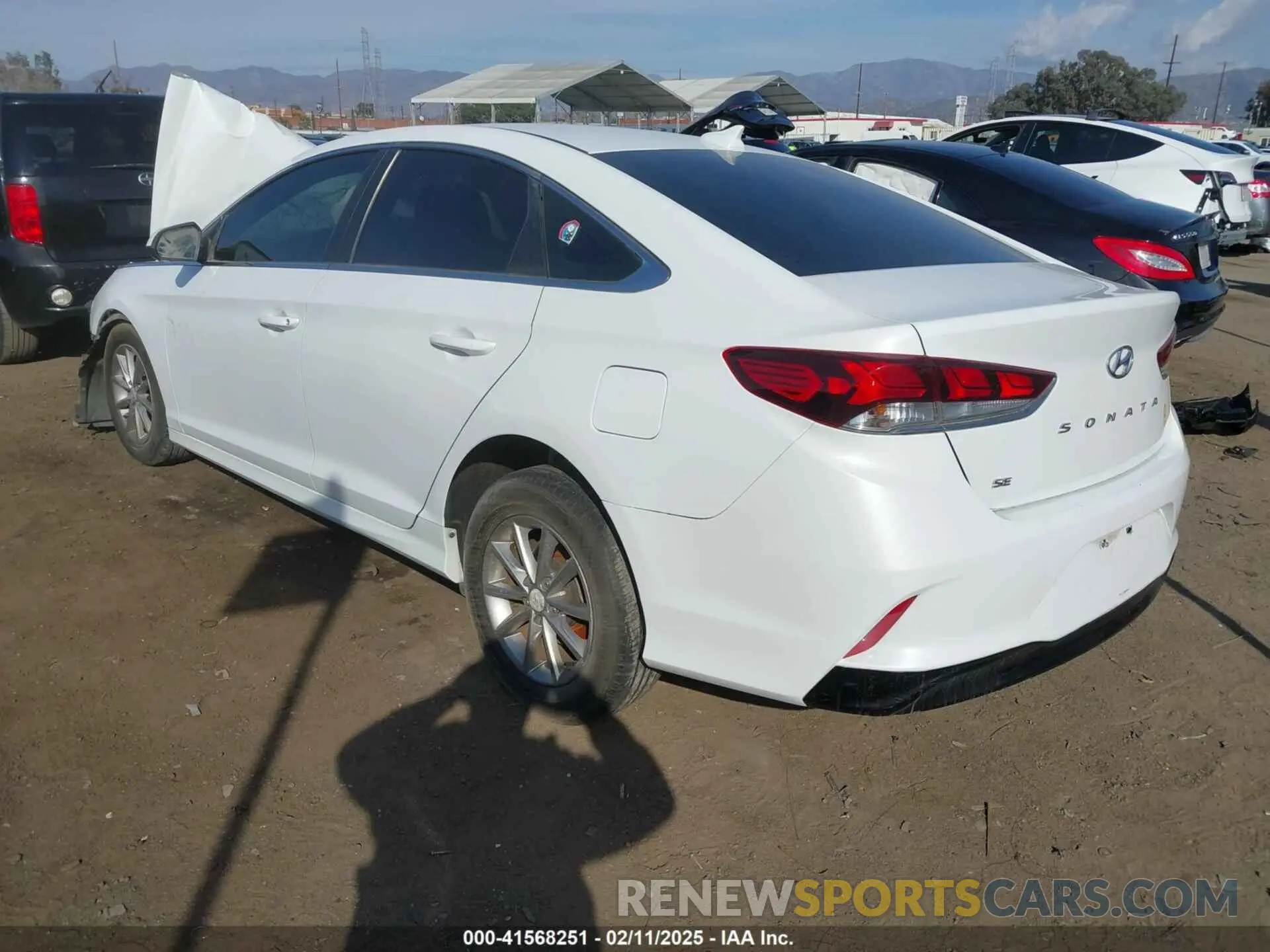 3 Photograph of a damaged car 5NPE24AF3KH738066 HYUNDAI SONATA 2019