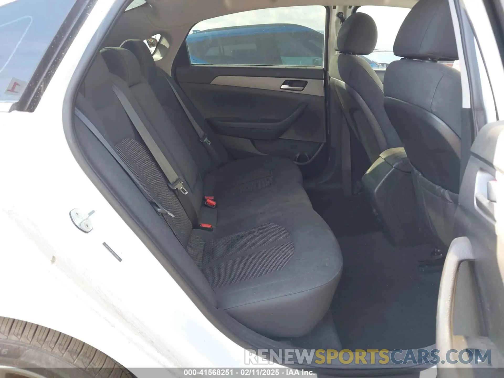 8 Photograph of a damaged car 5NPE24AF3KH738066 HYUNDAI SONATA 2019