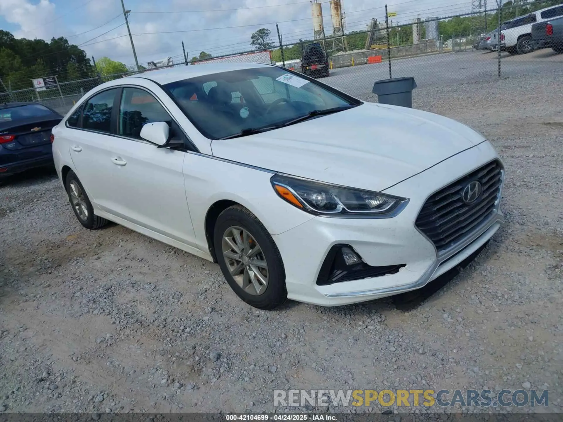 1 Photograph of a damaged car 5NPE24AF3KH740710 HYUNDAI SONATA 2019