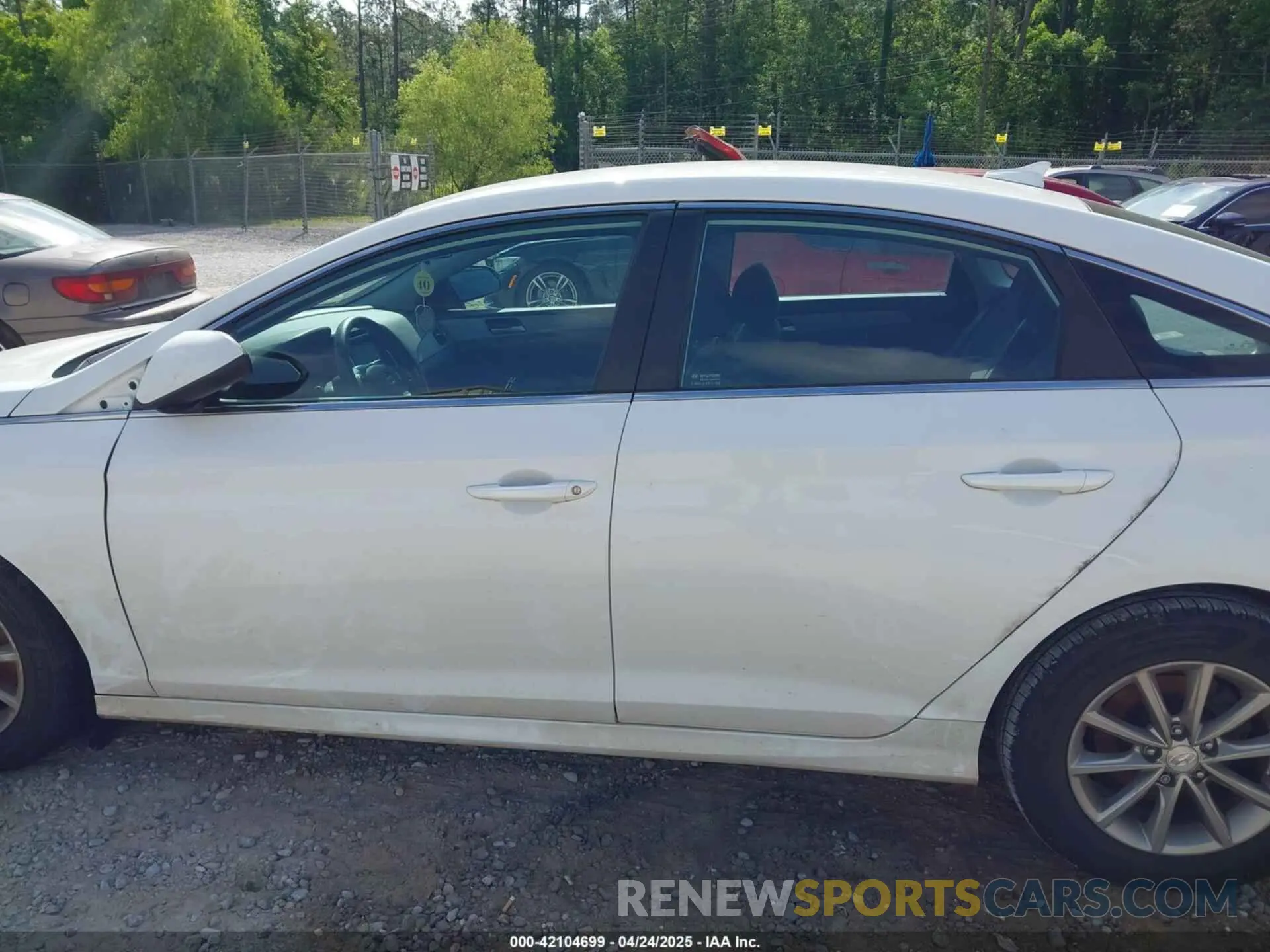 14 Photograph of a damaged car 5NPE24AF3KH740710 HYUNDAI SONATA 2019