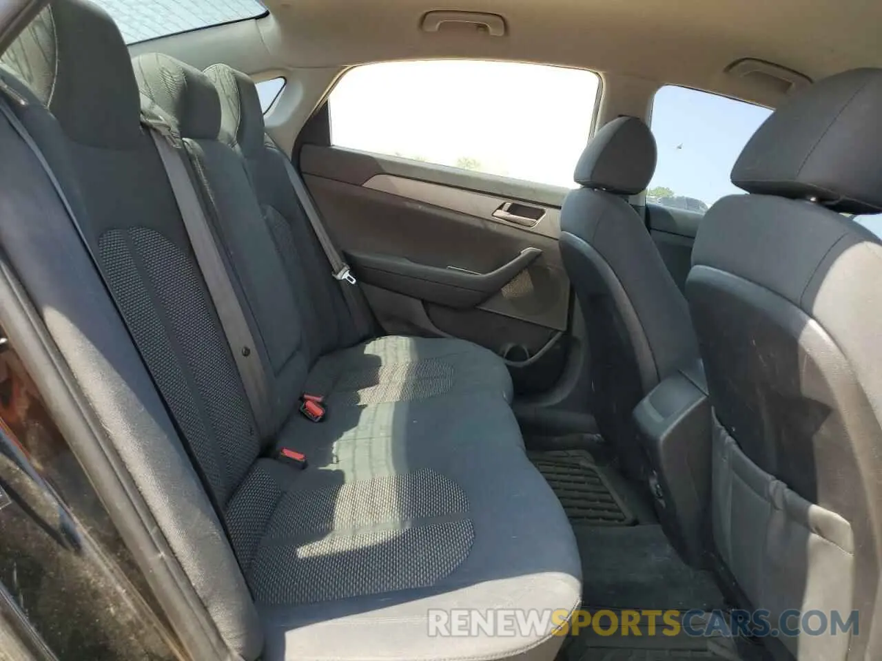 10 Photograph of a damaged car 5NPE24AF3KH741484 HYUNDAI SONATA 2019