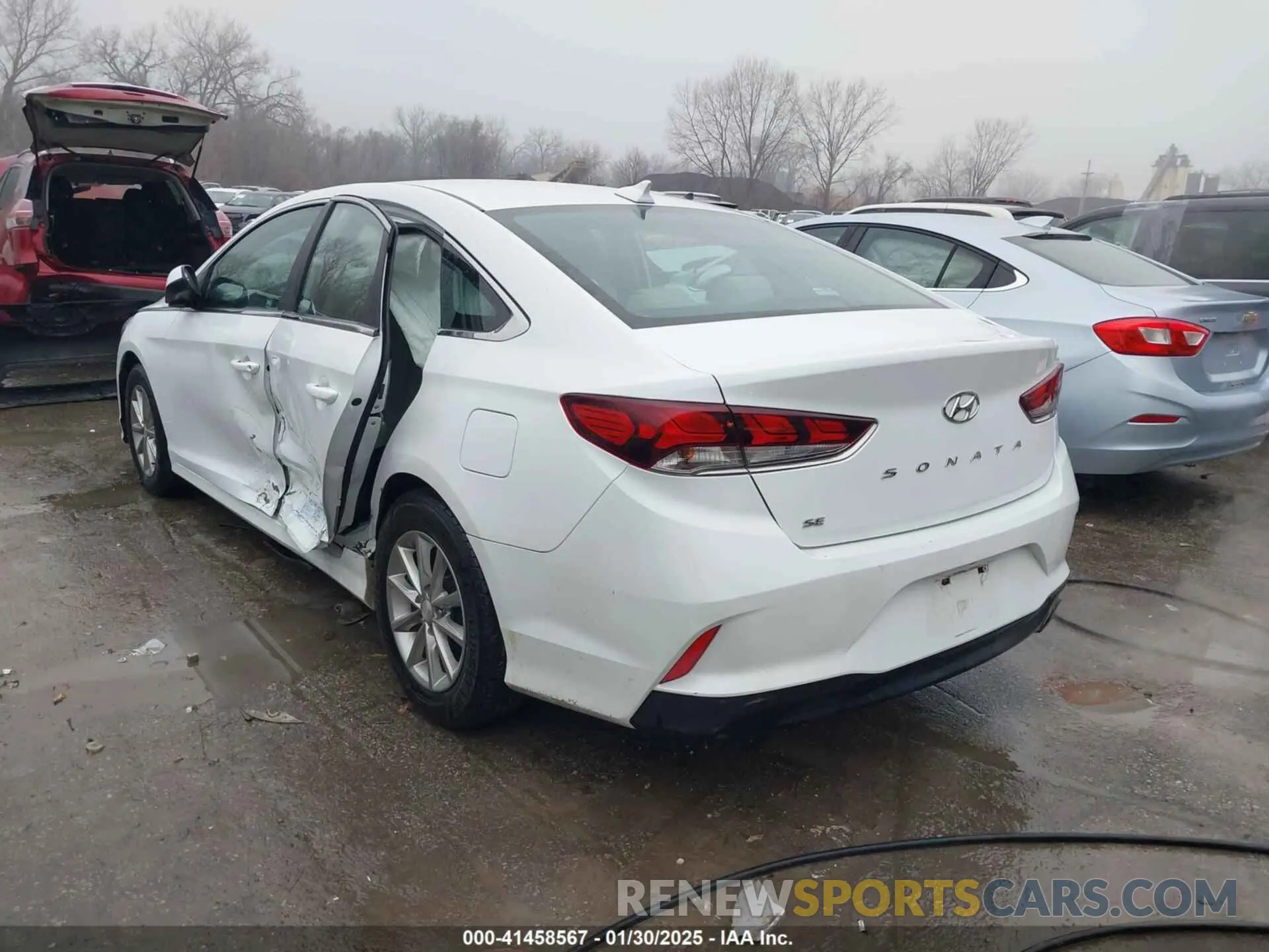3 Photograph of a damaged car 5NPE24AF3KH746684 HYUNDAI SONATA 2019