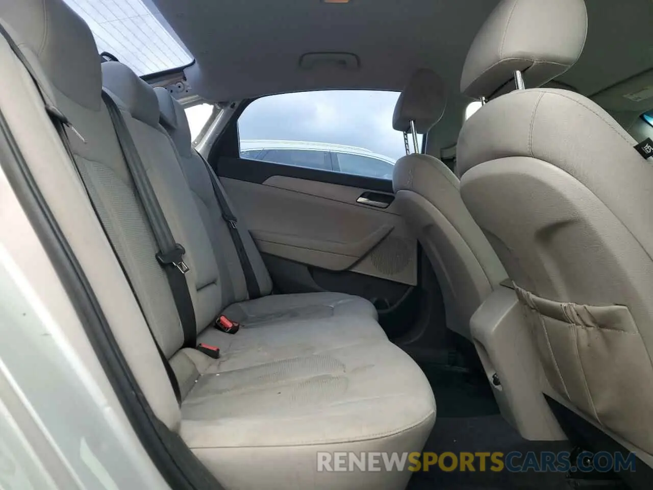 10 Photograph of a damaged car 5NPE24AF3KH752663 HYUNDAI SONATA 2019