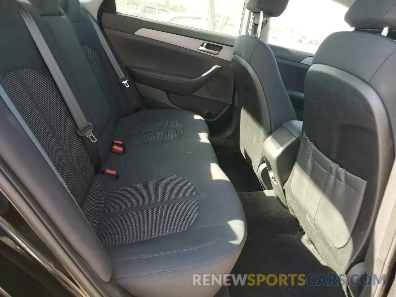10 Photograph of a damaged car 5NPE24AF3KH755546 HYUNDAI SONATA 2019
